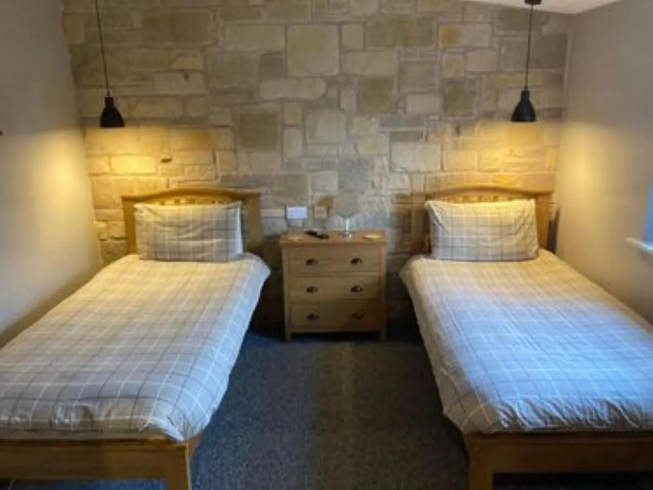 Bedroom, Bed in The Masons Arms