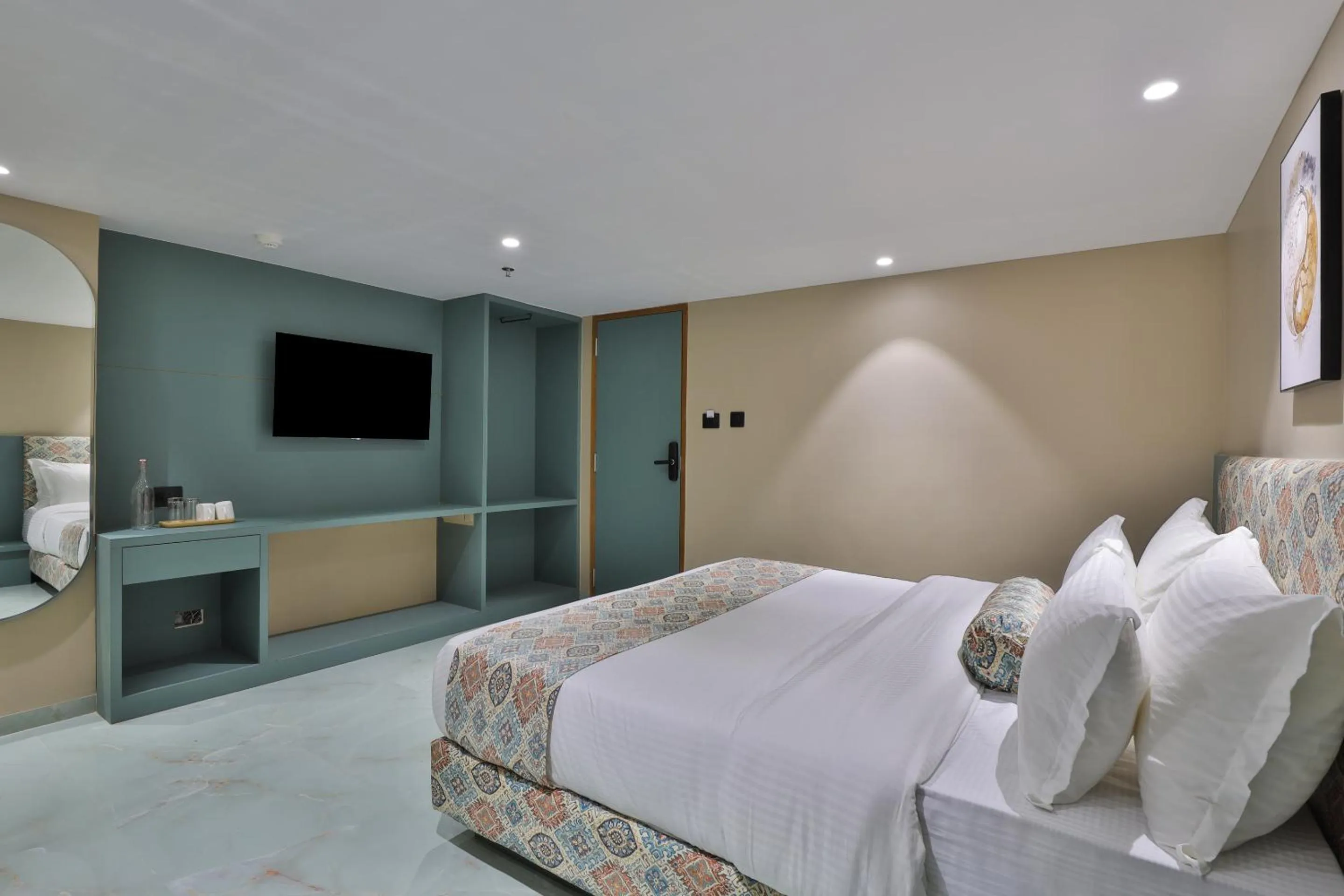 Bedroom, Bed in Hotel Serenity