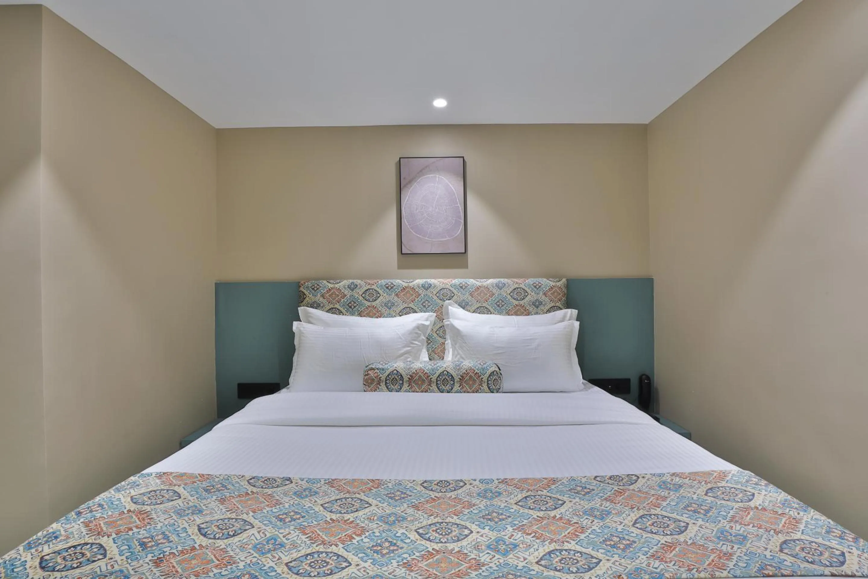 Bedroom, Bed in Hotel Serenity