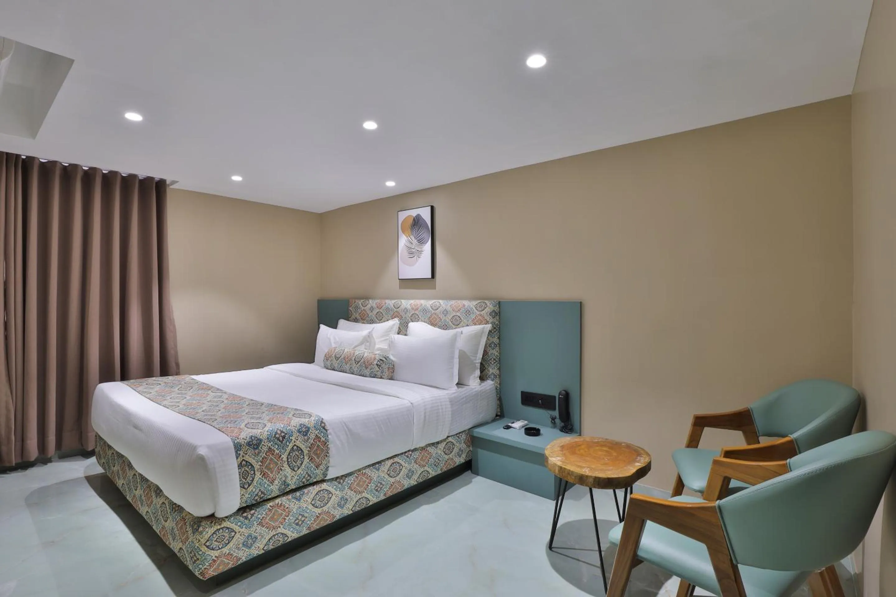 Bedroom, Bed in Hotel Serenity