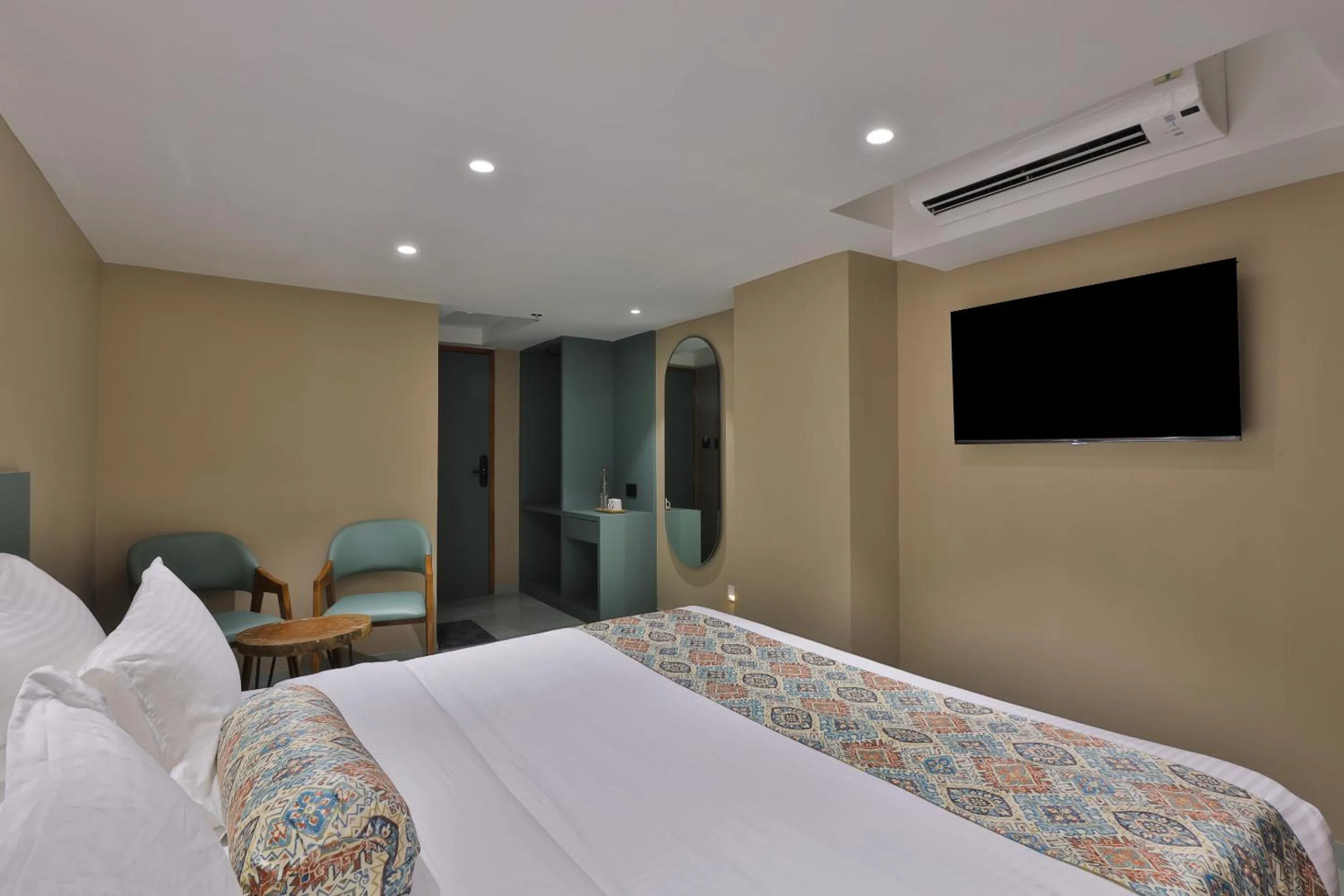 Bedroom, Bed in Hotel Serenity