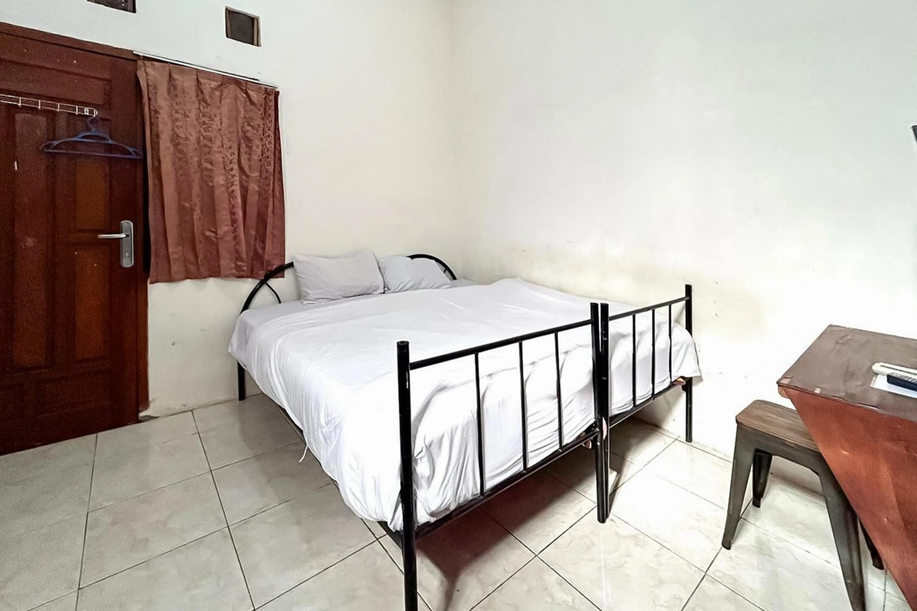 Standard Double Room in Dhamar Prabujaya Redpartner