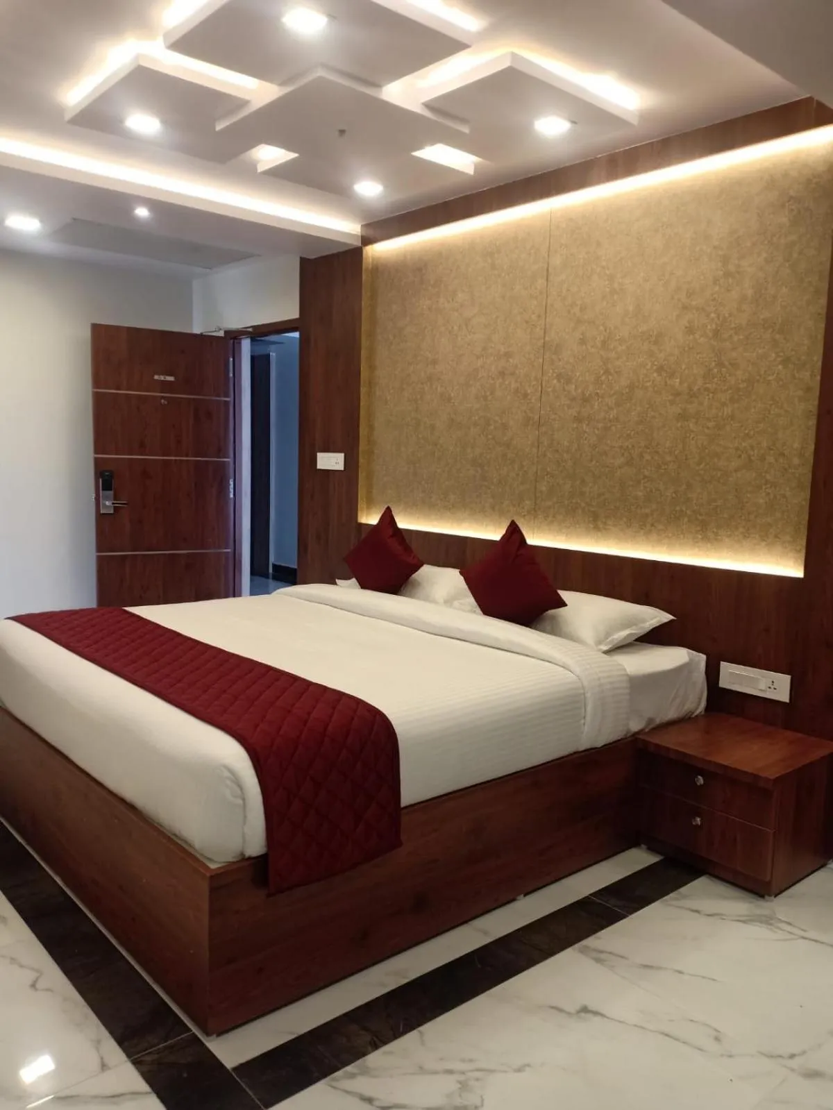 Bedroom, Bed in Lakshmi Mahal - V Inn