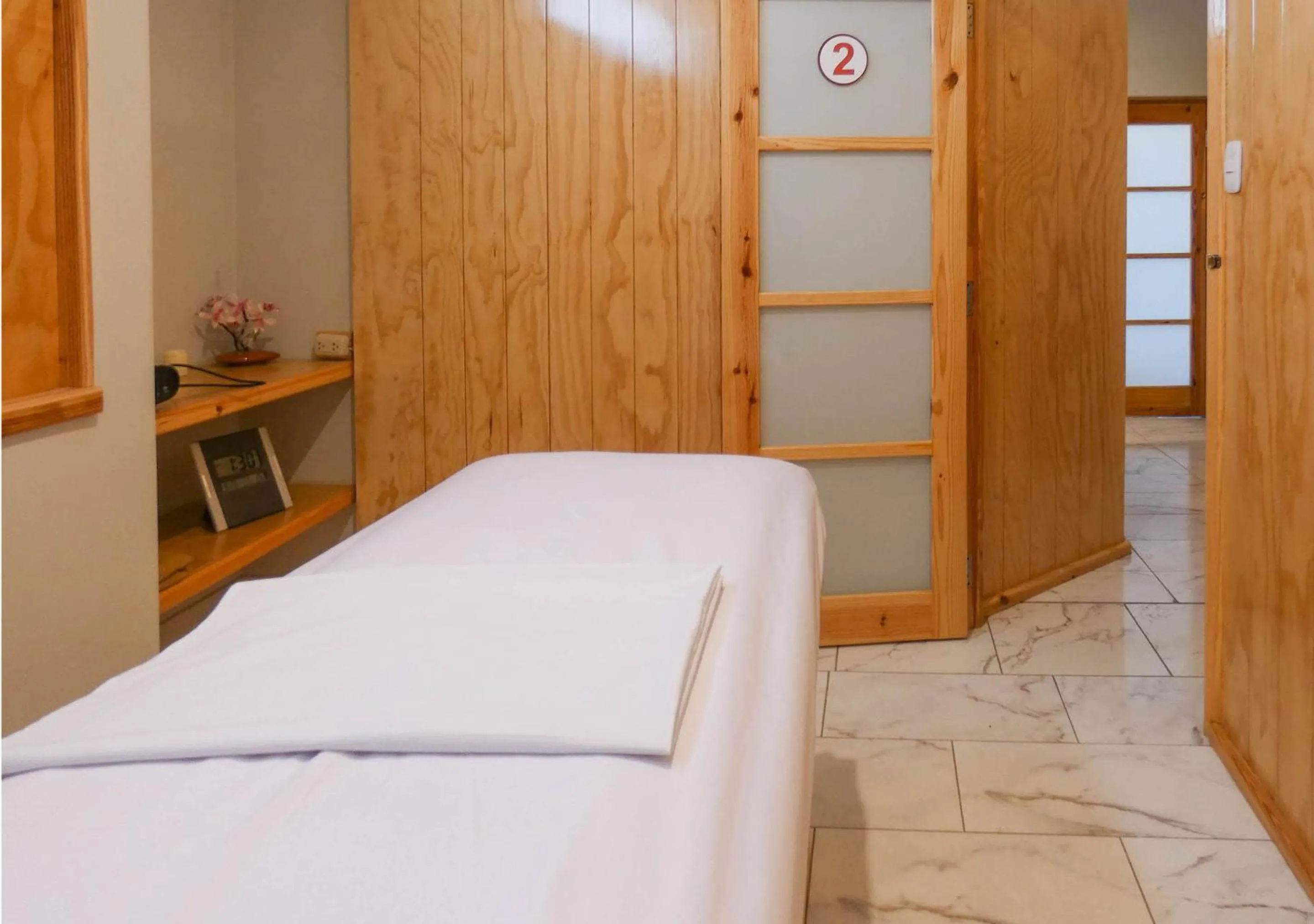 Hot Tub, Bed in Hotel Plaza