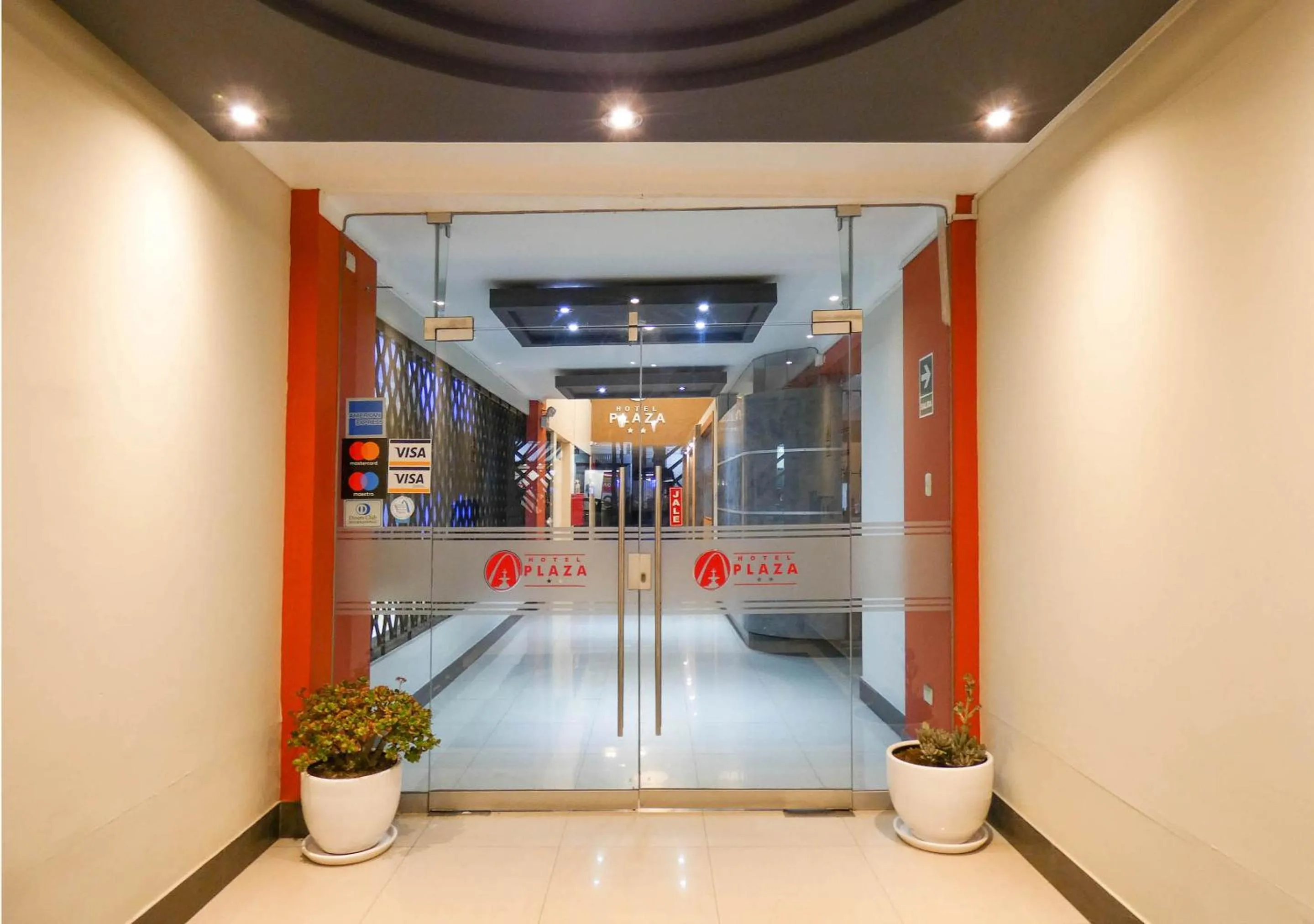 Facade/entrance in Hotel Plaza