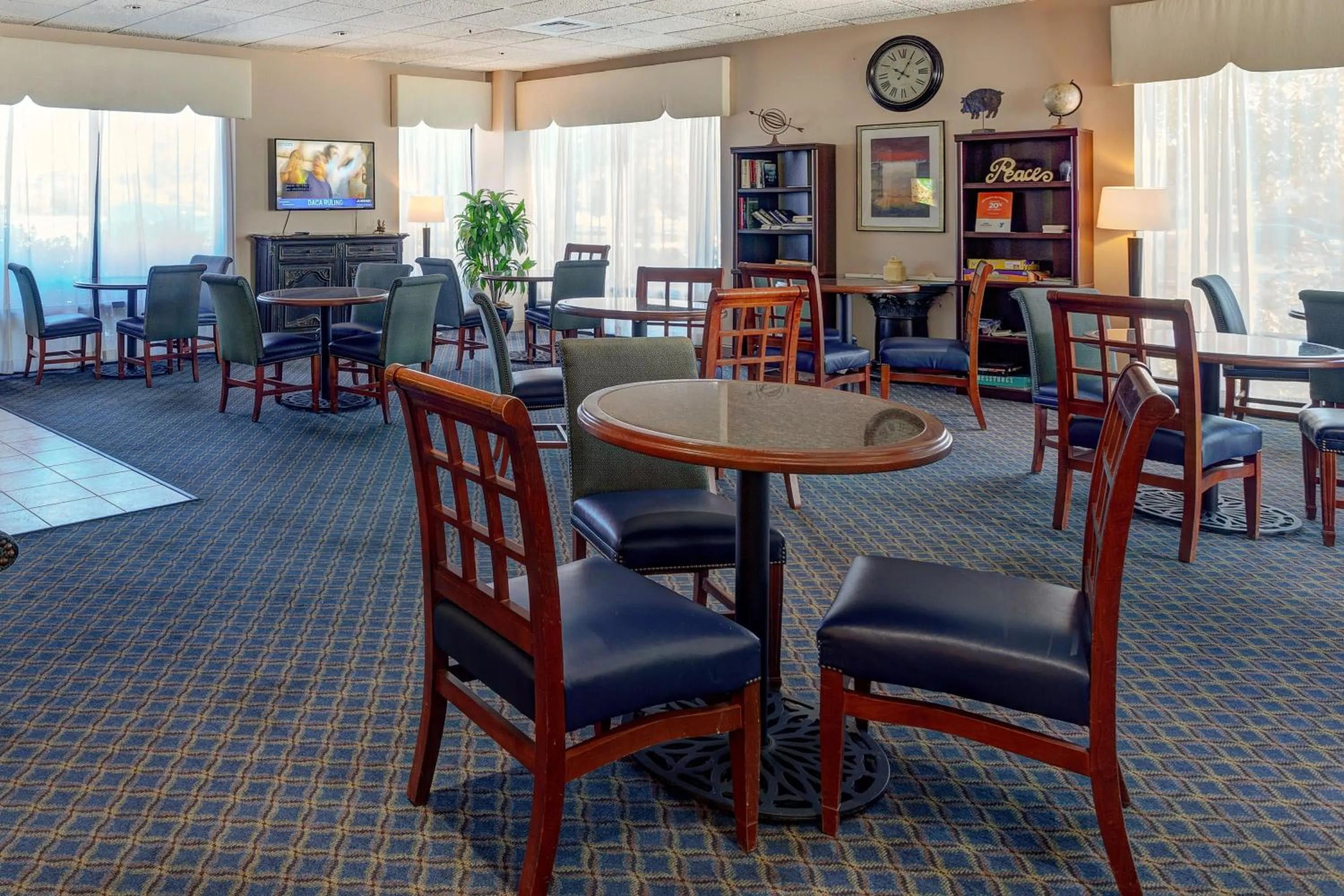 Lobby or reception in Howard Johnson by Wyndham Amherst Hadley