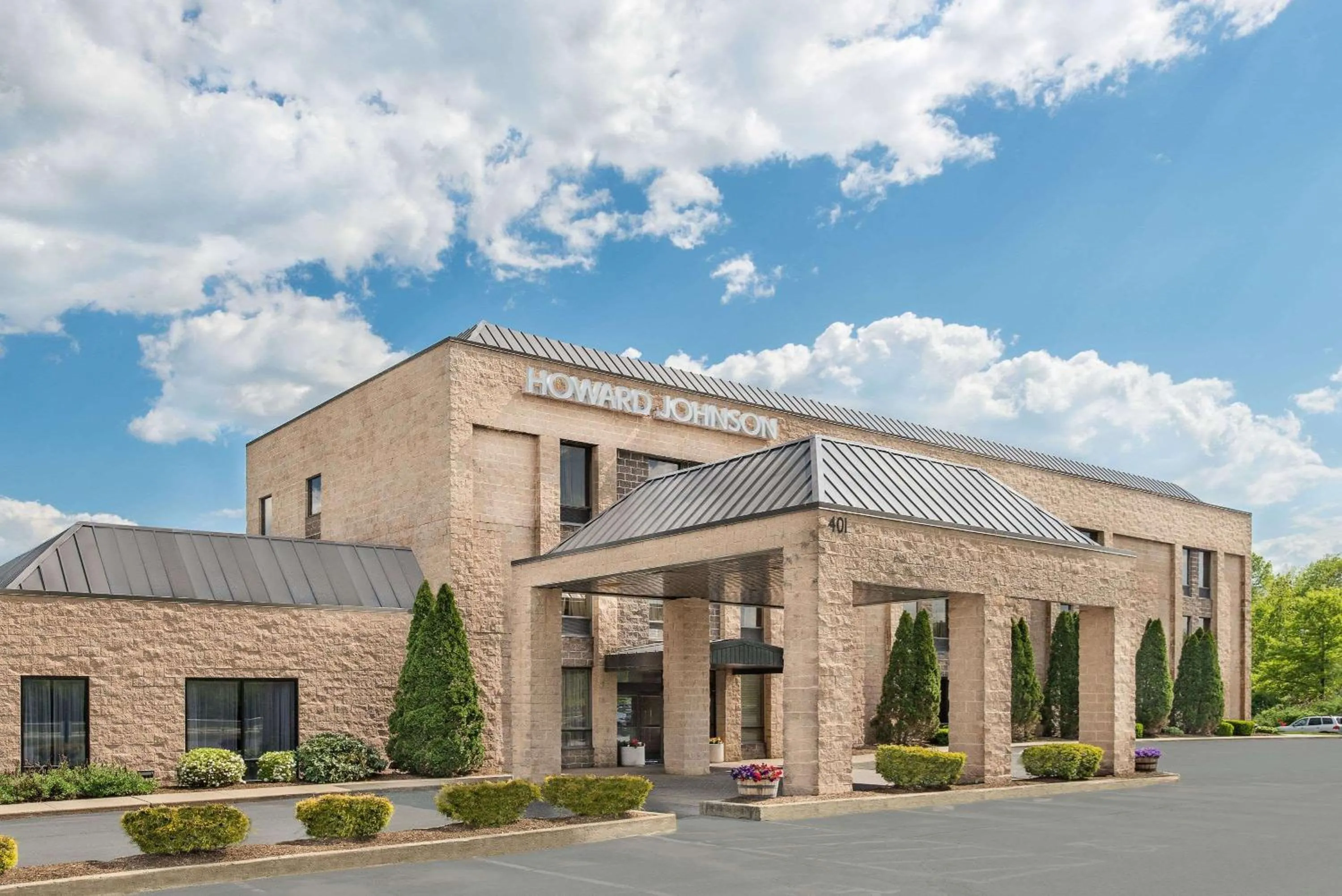 Property building in Howard Johnson by Wyndham Amherst Hadley