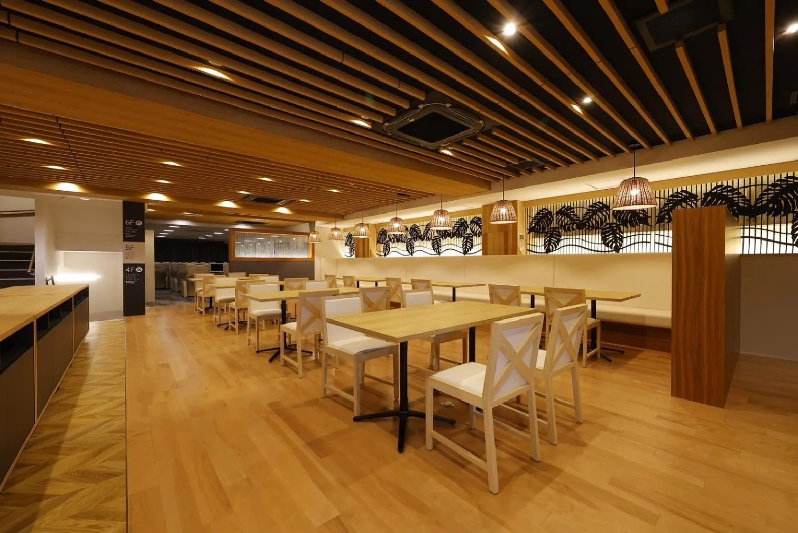 Restaurant/places to eat in Sauna & Capsule Hotel Rumor Plaza