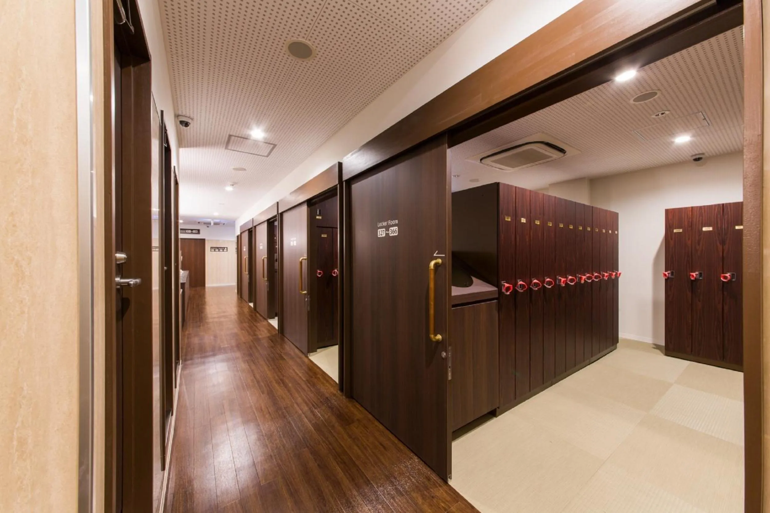 microwave in Sauna & Capsule Hotel Rumor Plaza