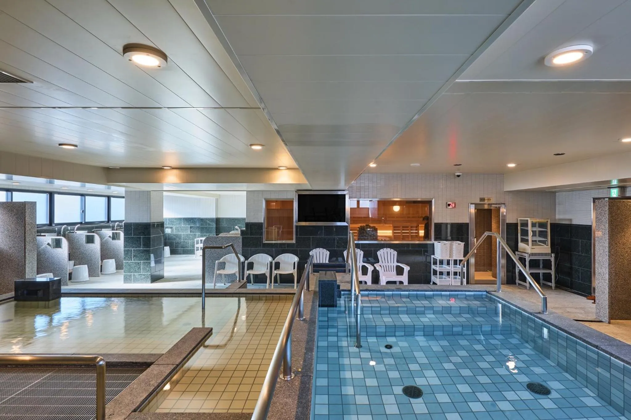 Public Bath in Sauna & Capsule Hotel Rumor Plaza