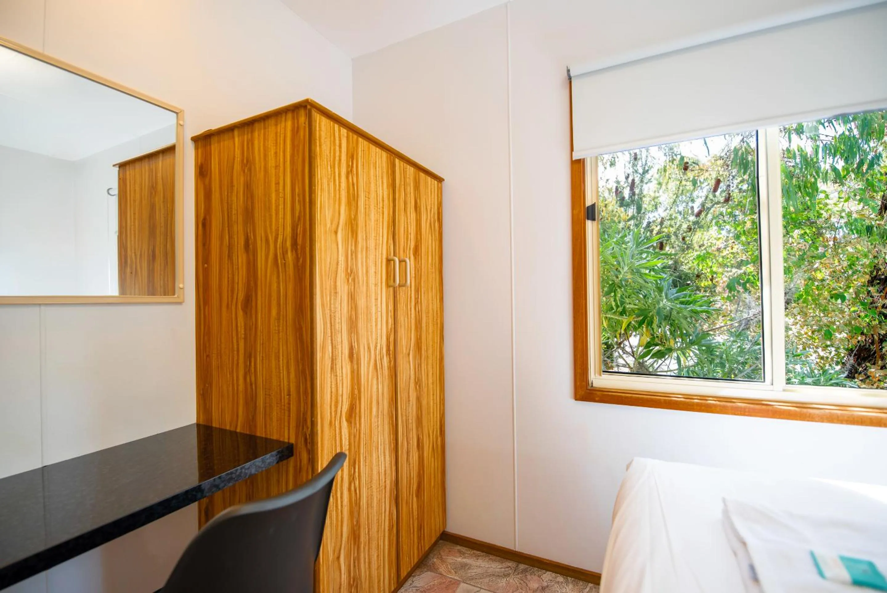 wardrobe, Bed in Echo Holiday Parks - Naracoorte
