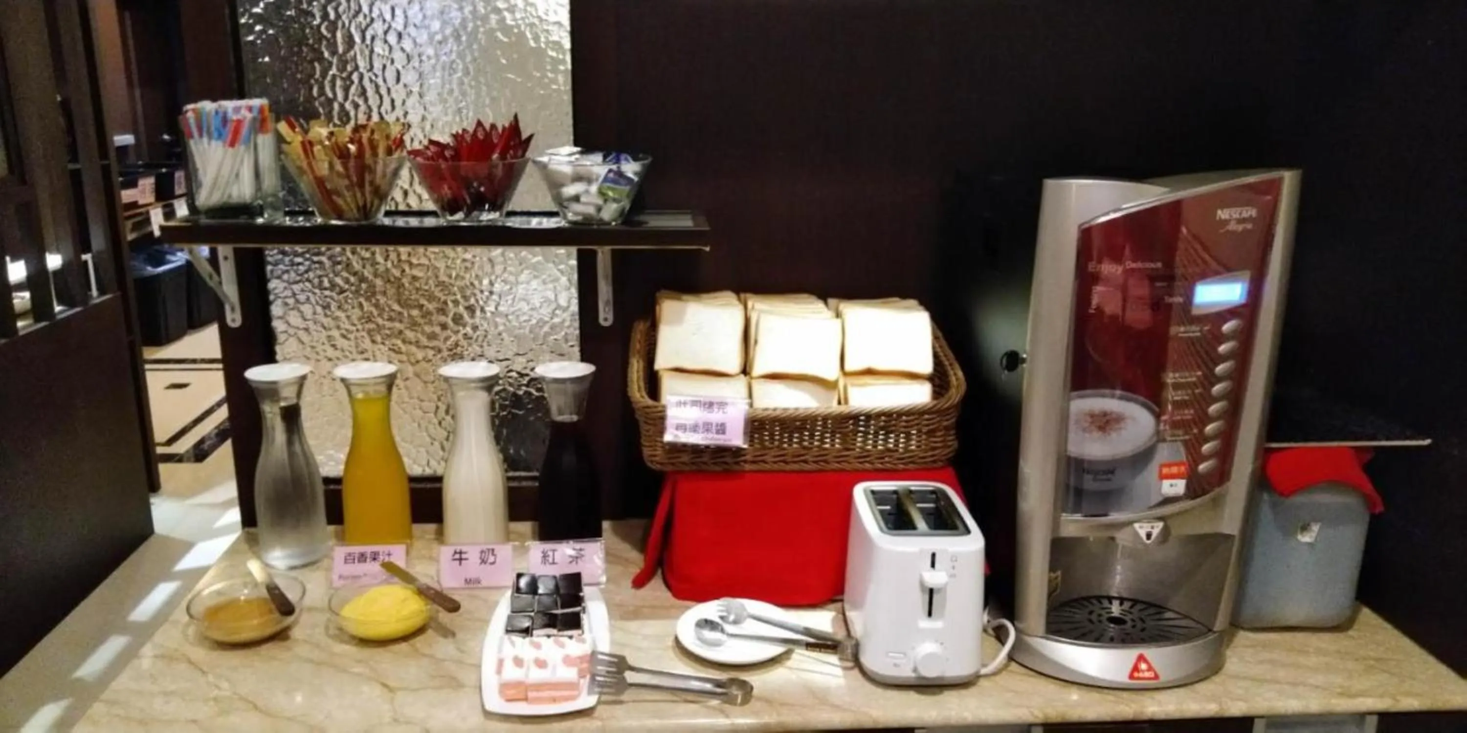 Food and drinks in Cherry Feast Resort