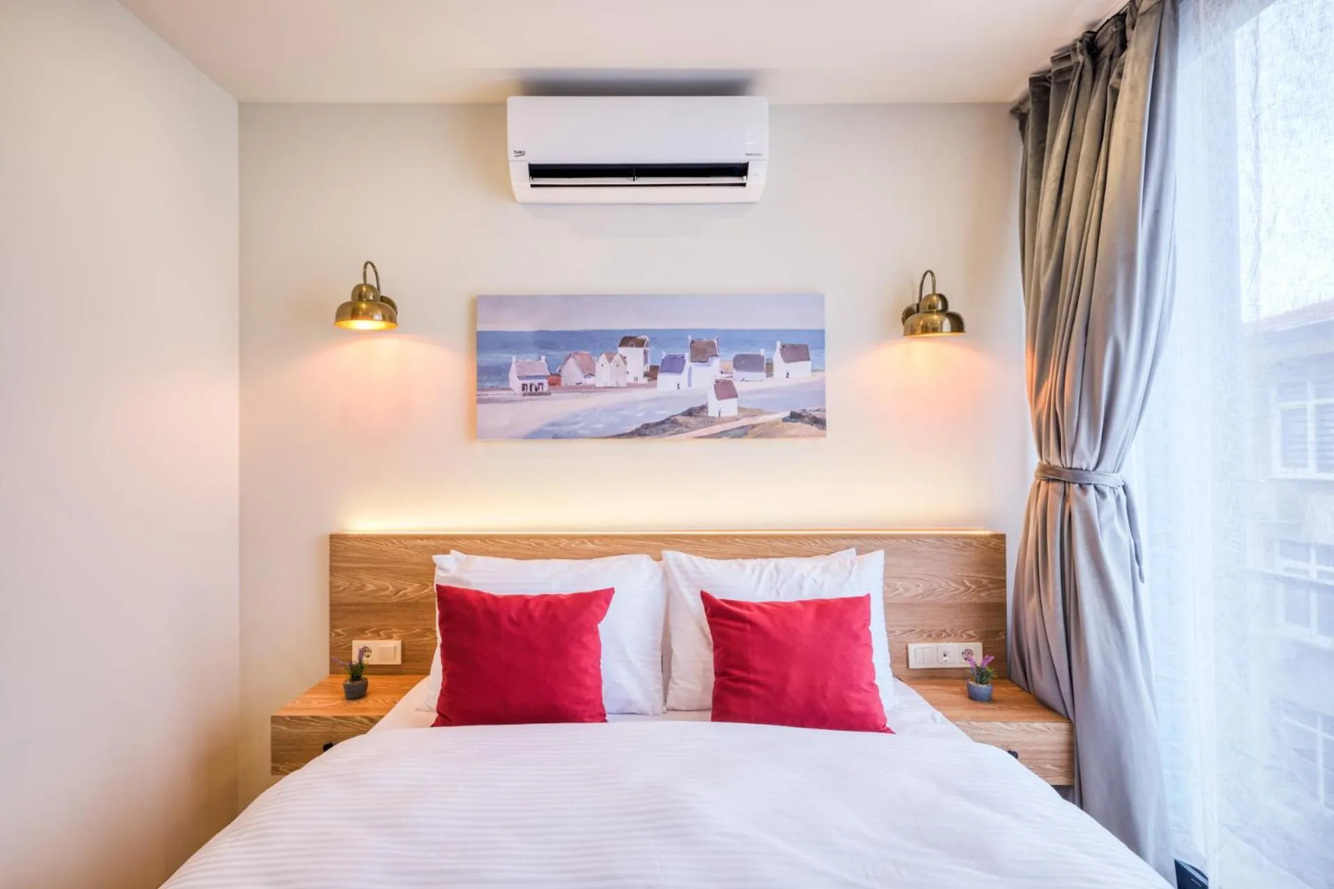 Bed in Elephant In The Room