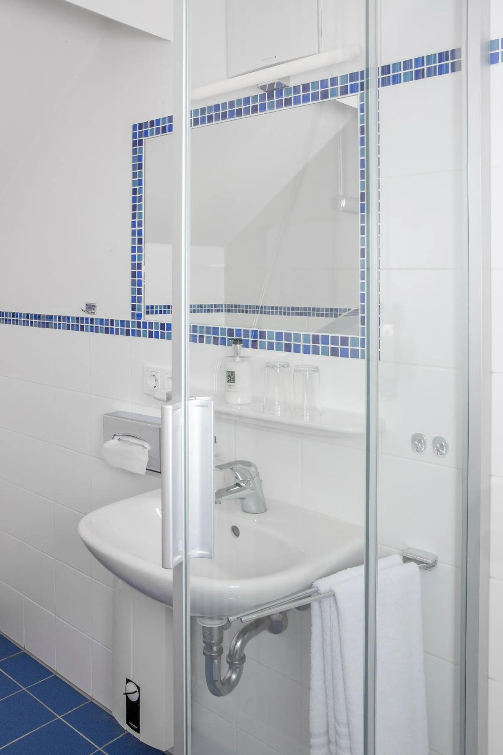 Shower in Hotel Kredell