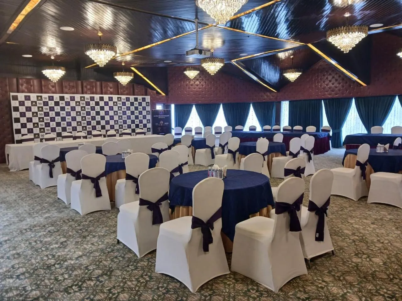 Seating area in Kufri Heritage Resort & Spa