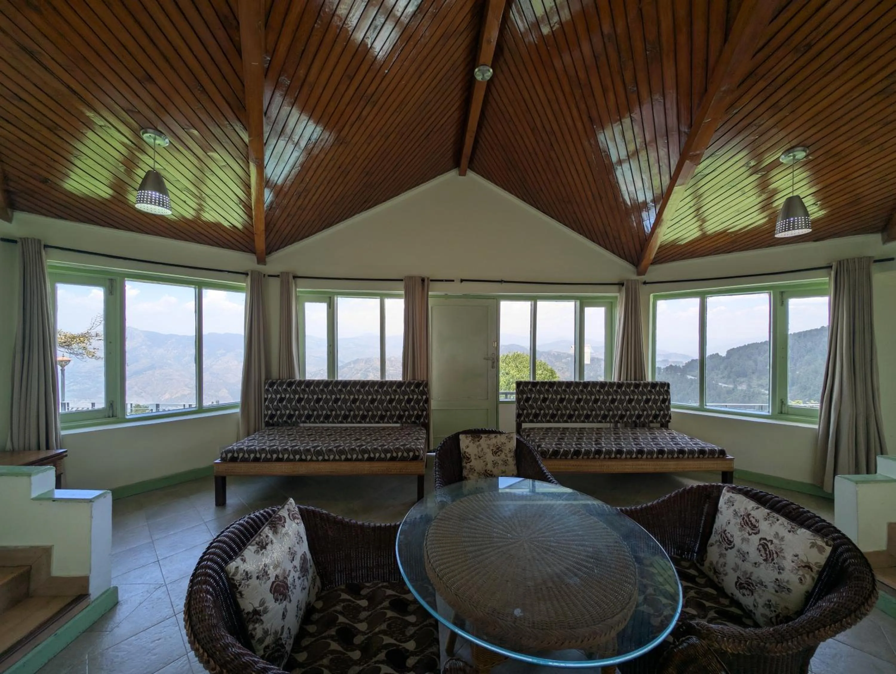 Seating area in Kufri Heritage Resort & Spa