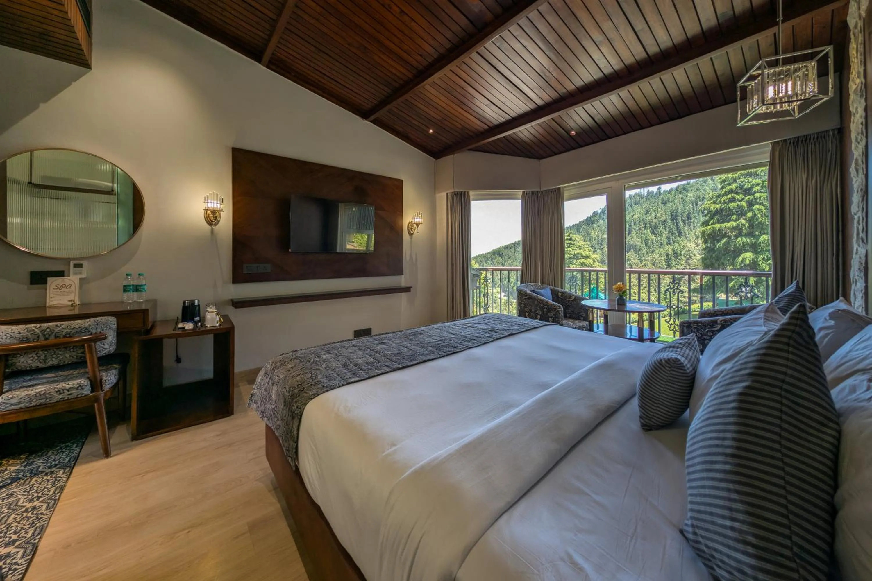Photo of the whole room, Bed in Kufri Heritage Resort & Spa