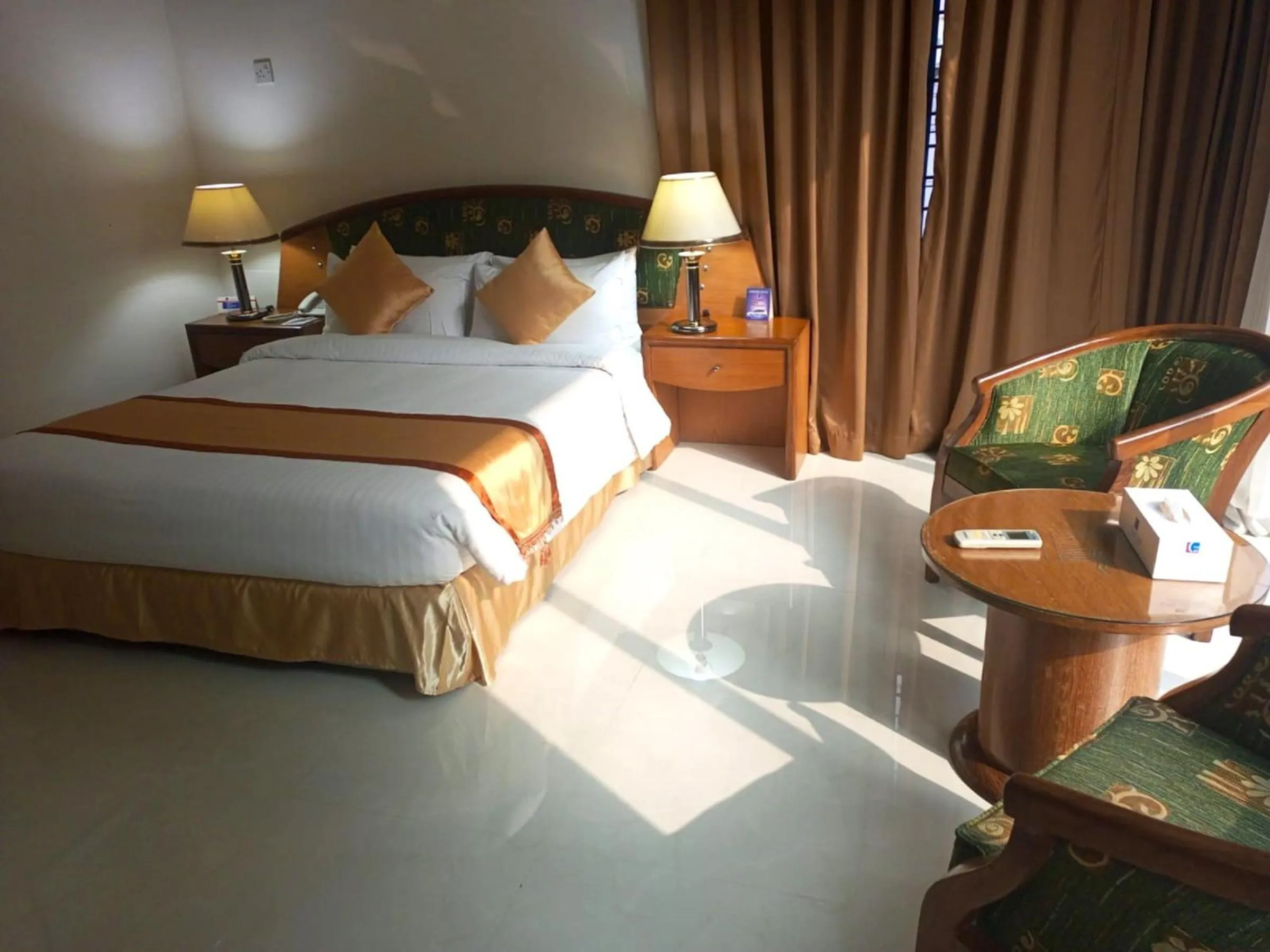 Bedroom, Bed in HOTEL LAKE CASTLE - Parkview