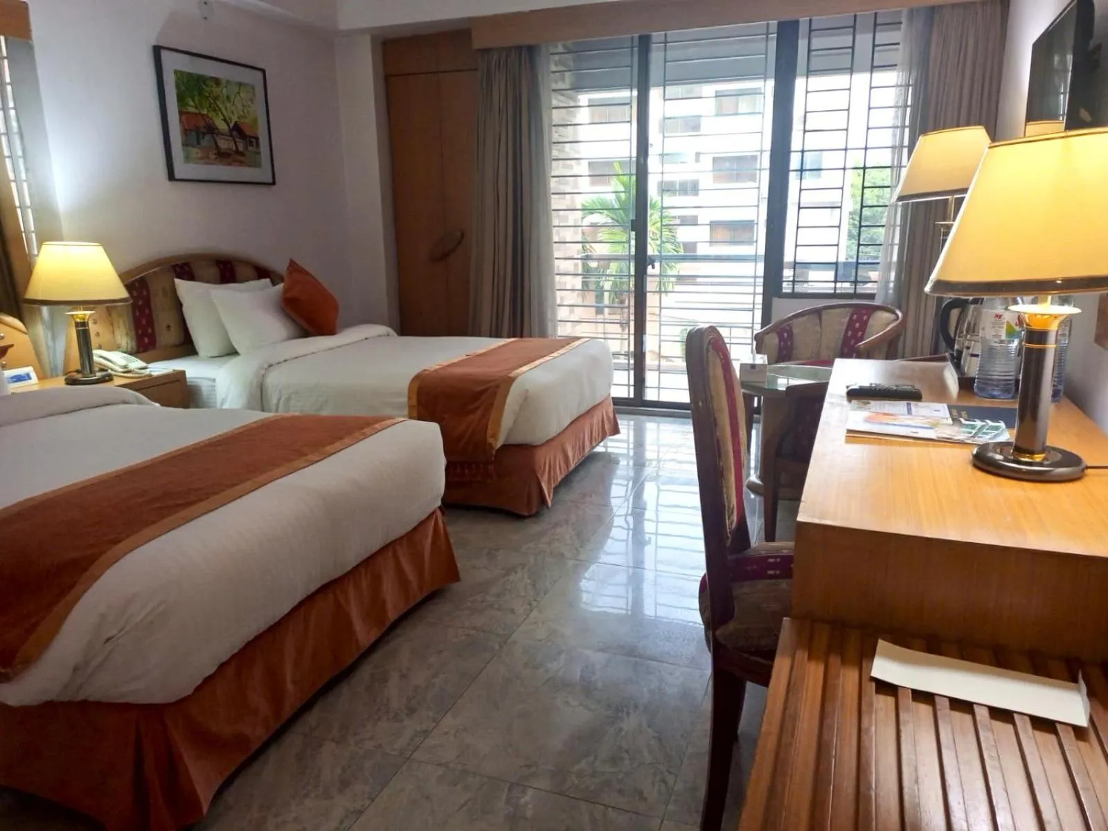 Photo of the whole room, Bed in HOTEL LAKE CASTLE - Parkview