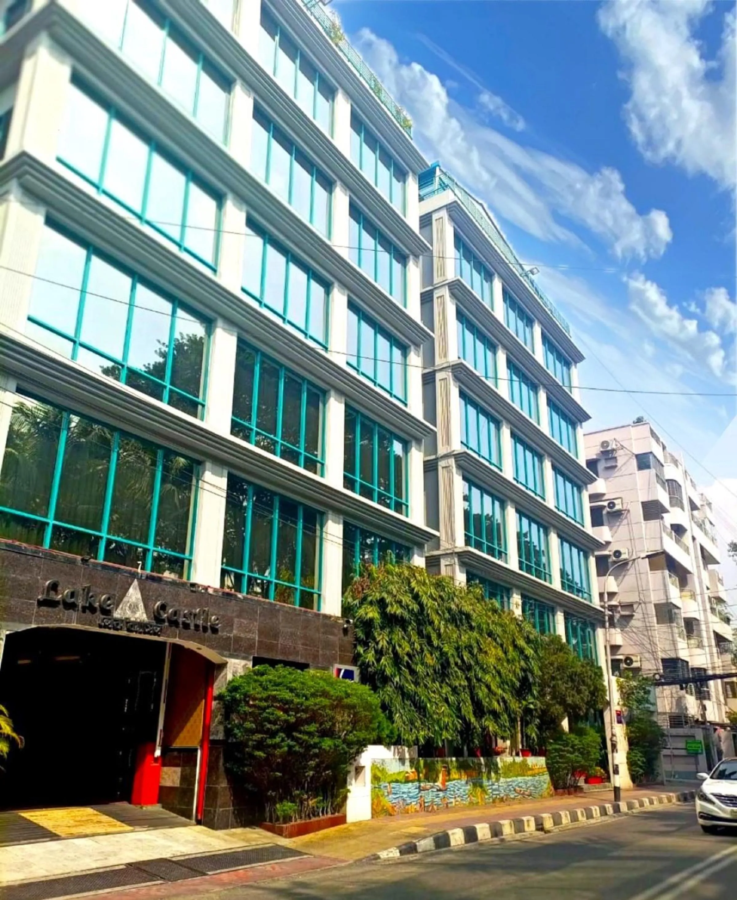 Property building in HOTEL LAKE CASTLE - Parkview