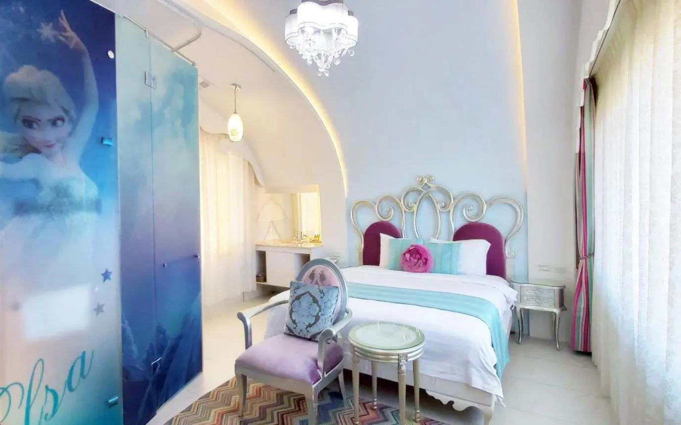 Double Room with Private Bathroom in Jane Castle