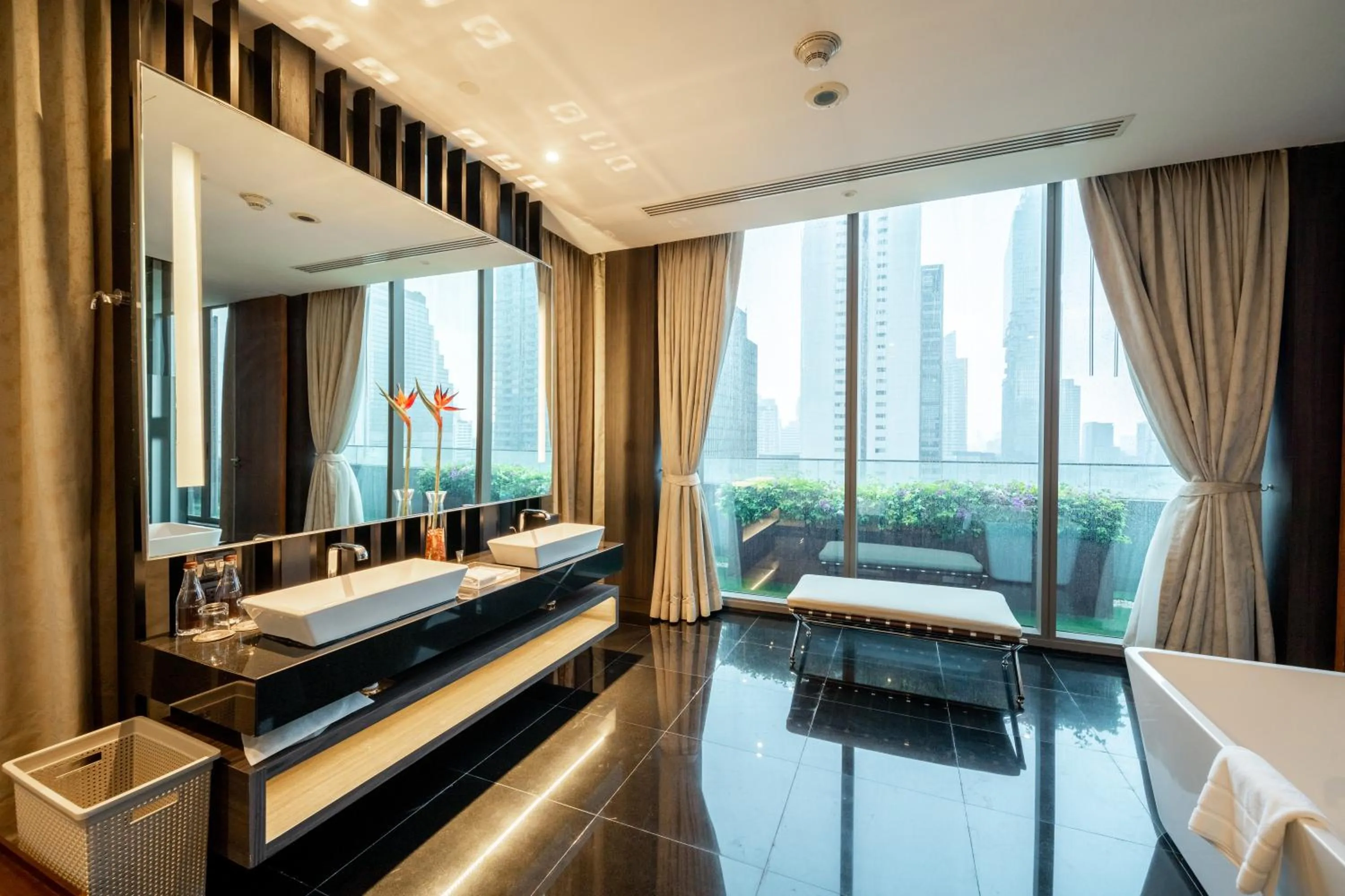 Bathroom, Bed in Amara Bangkok Hotel