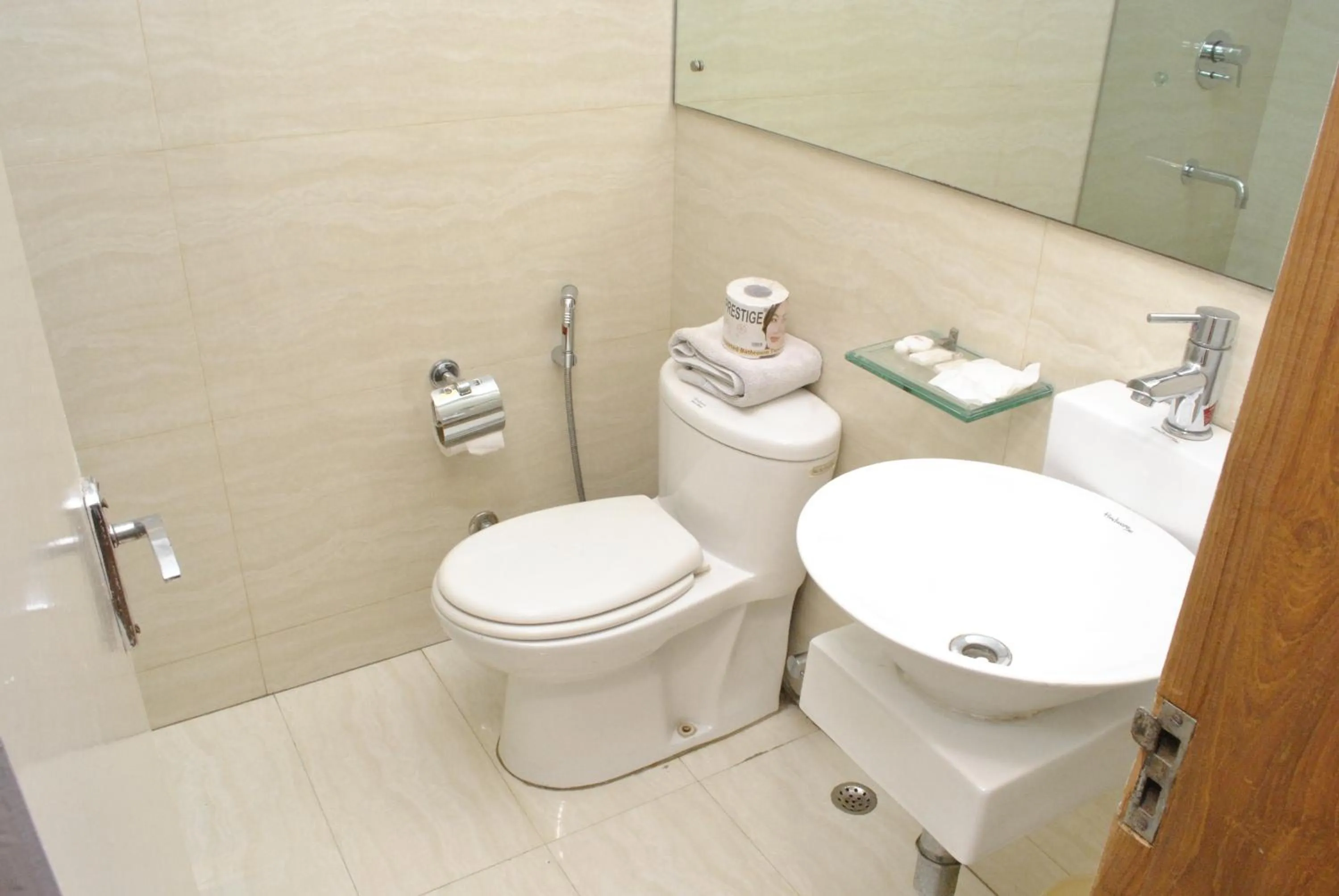 Toilet in Hotel Jukaso Inn Down Town