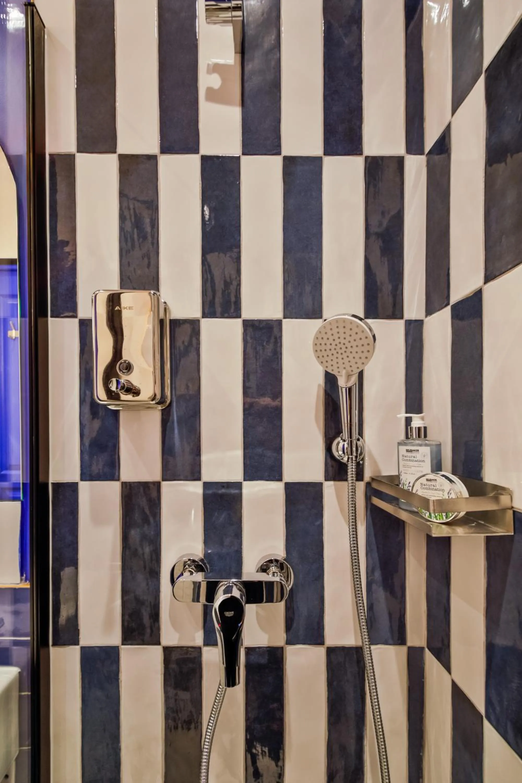 Shower in WS Opéra - Edimbourg