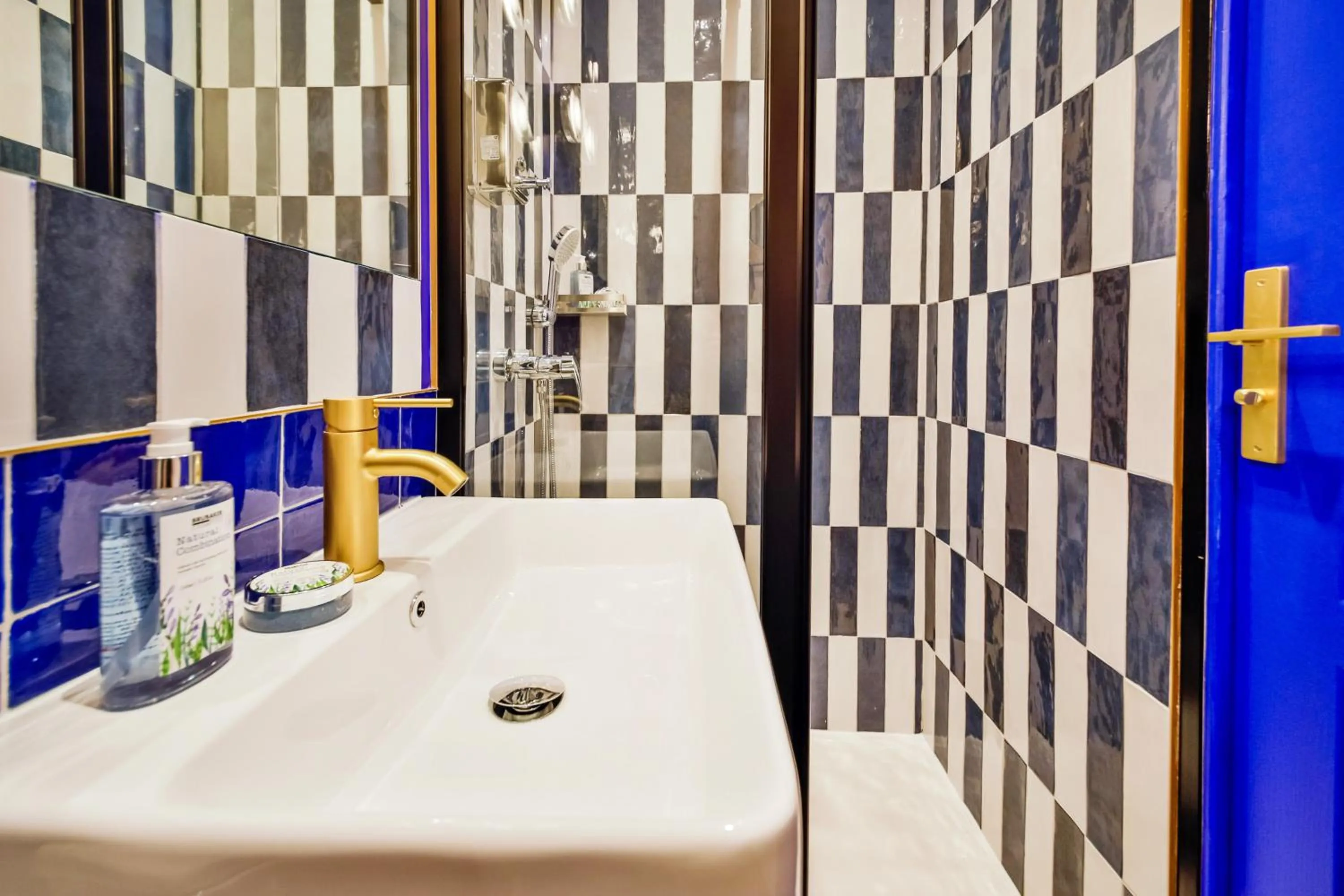 Shower in WS Opéra - Edimbourg