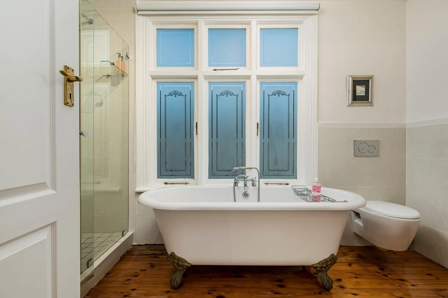 Bathroom in Millbury Guest House