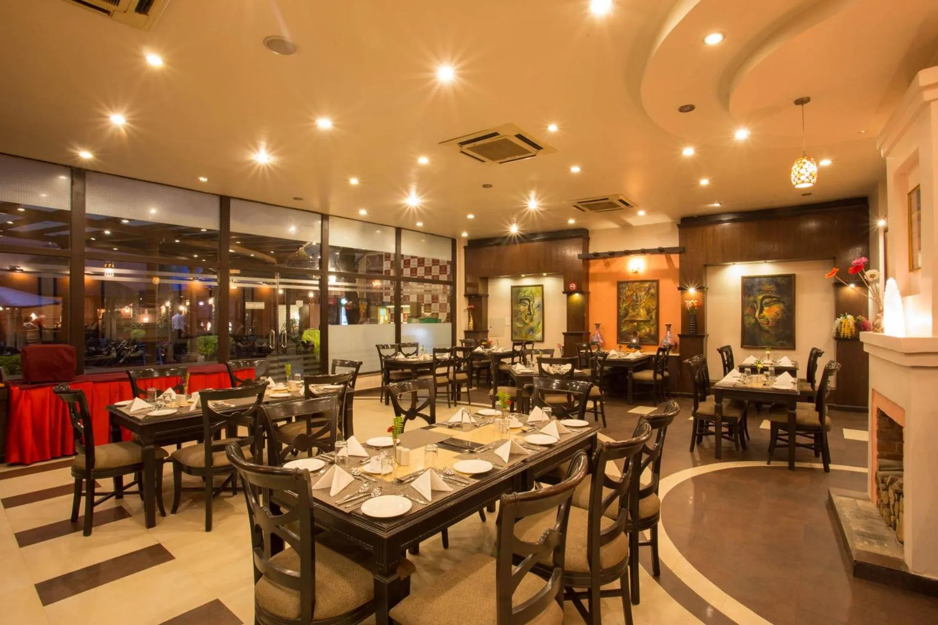 Restaurant/places to eat in Hotel Marshyangdi