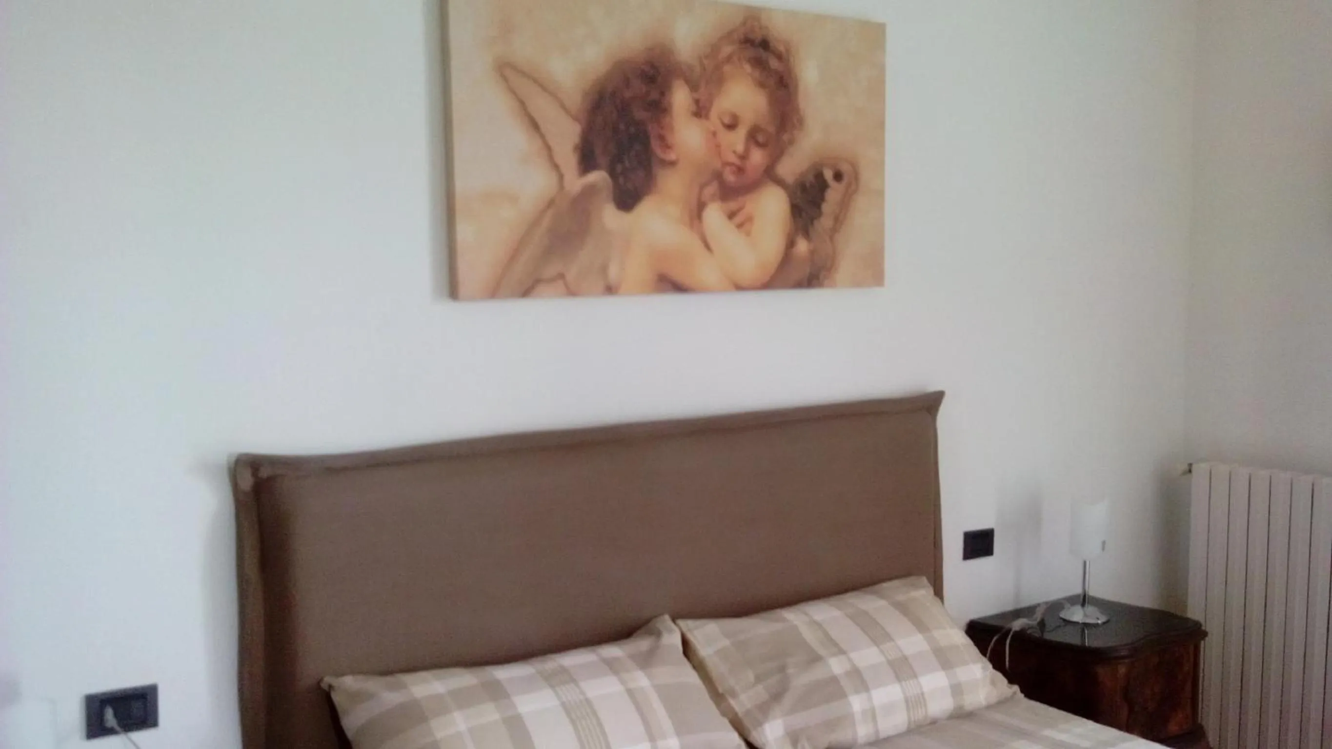 Photo of the whole room, Bed in Crespi House