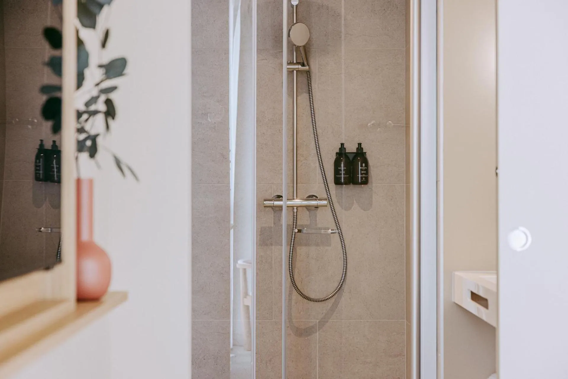 Shower in Sangha Toulouse