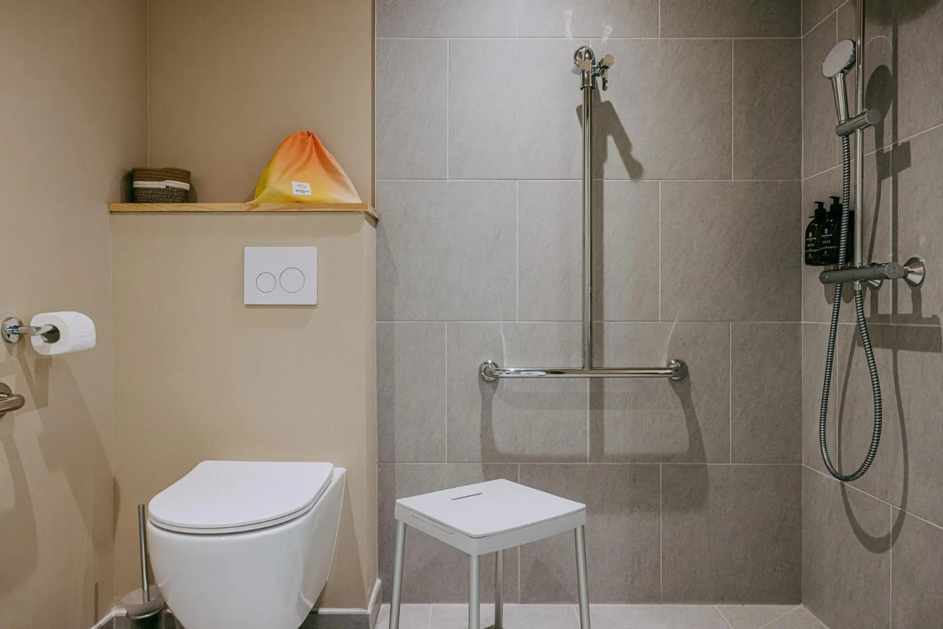 Shower in Sangha Toulouse