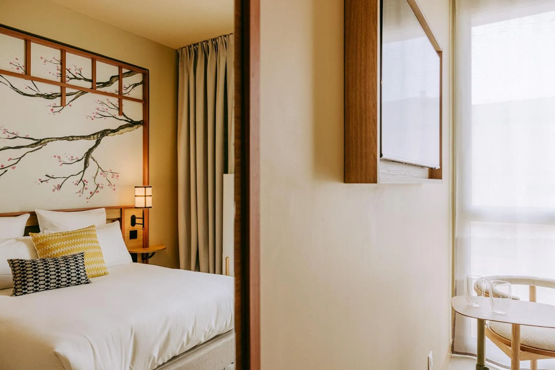 Bedroom, Bed in Sangha Toulouse