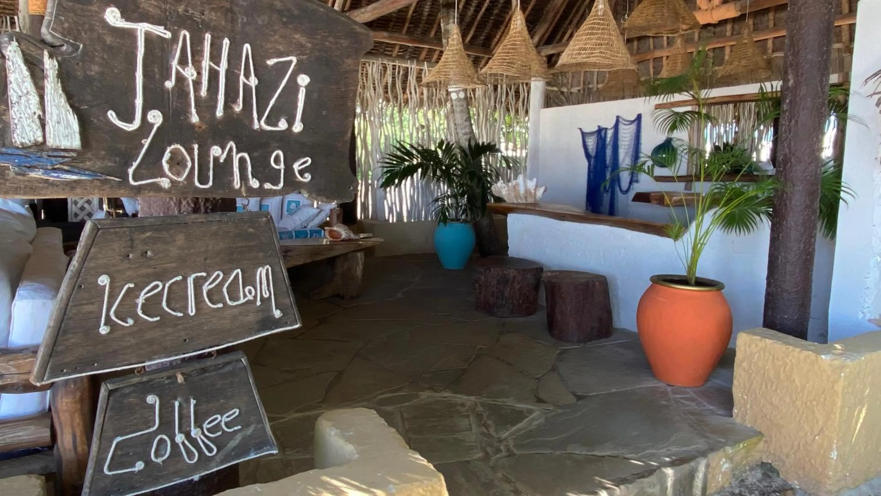 Lounge or bar in Pinewood Beach Resort and Spa