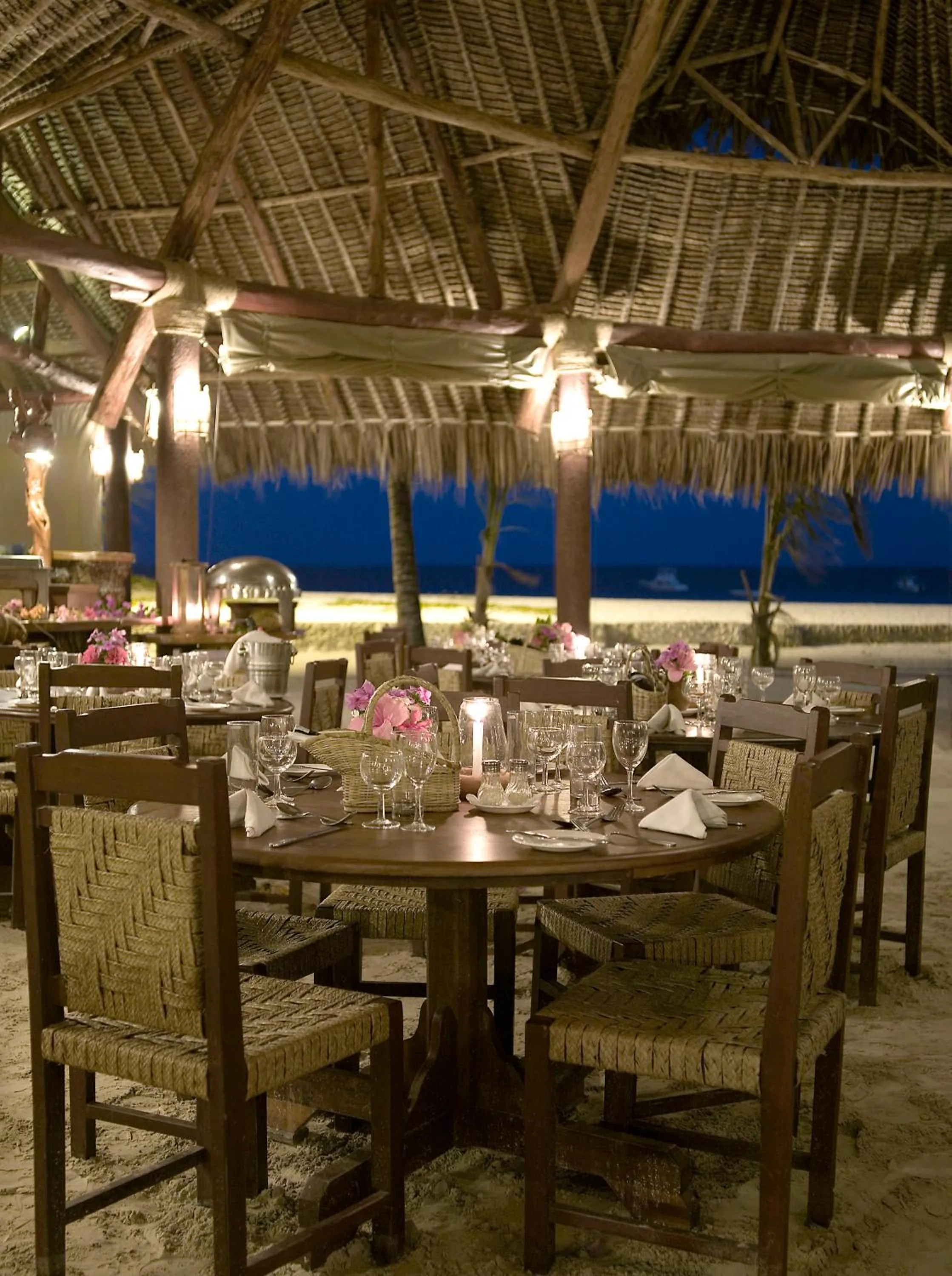 Restaurant/places to eat in Pinewood Beach Resort and Spa