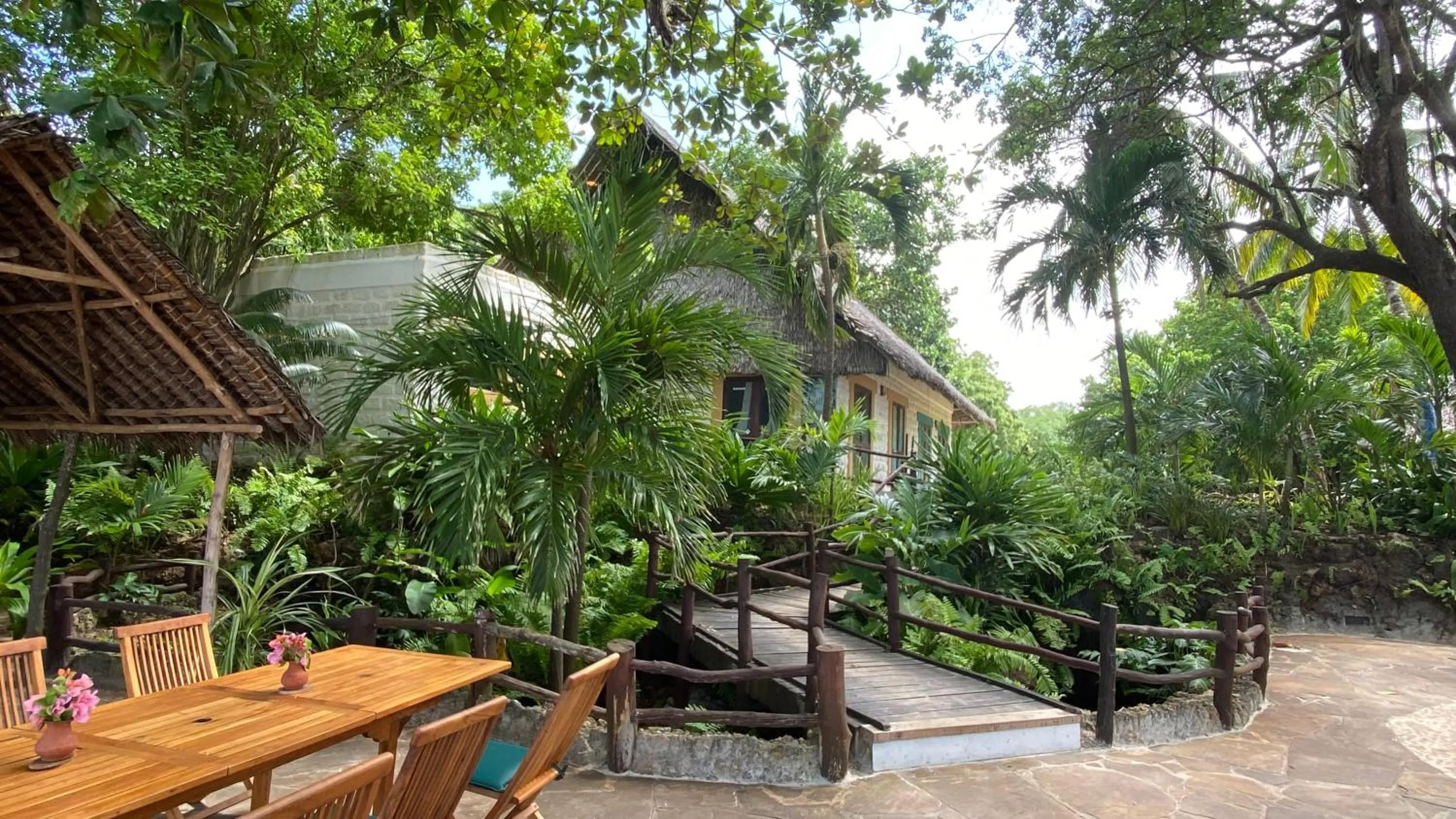 Lounge or bar in Pinewood Beach Resort and Spa