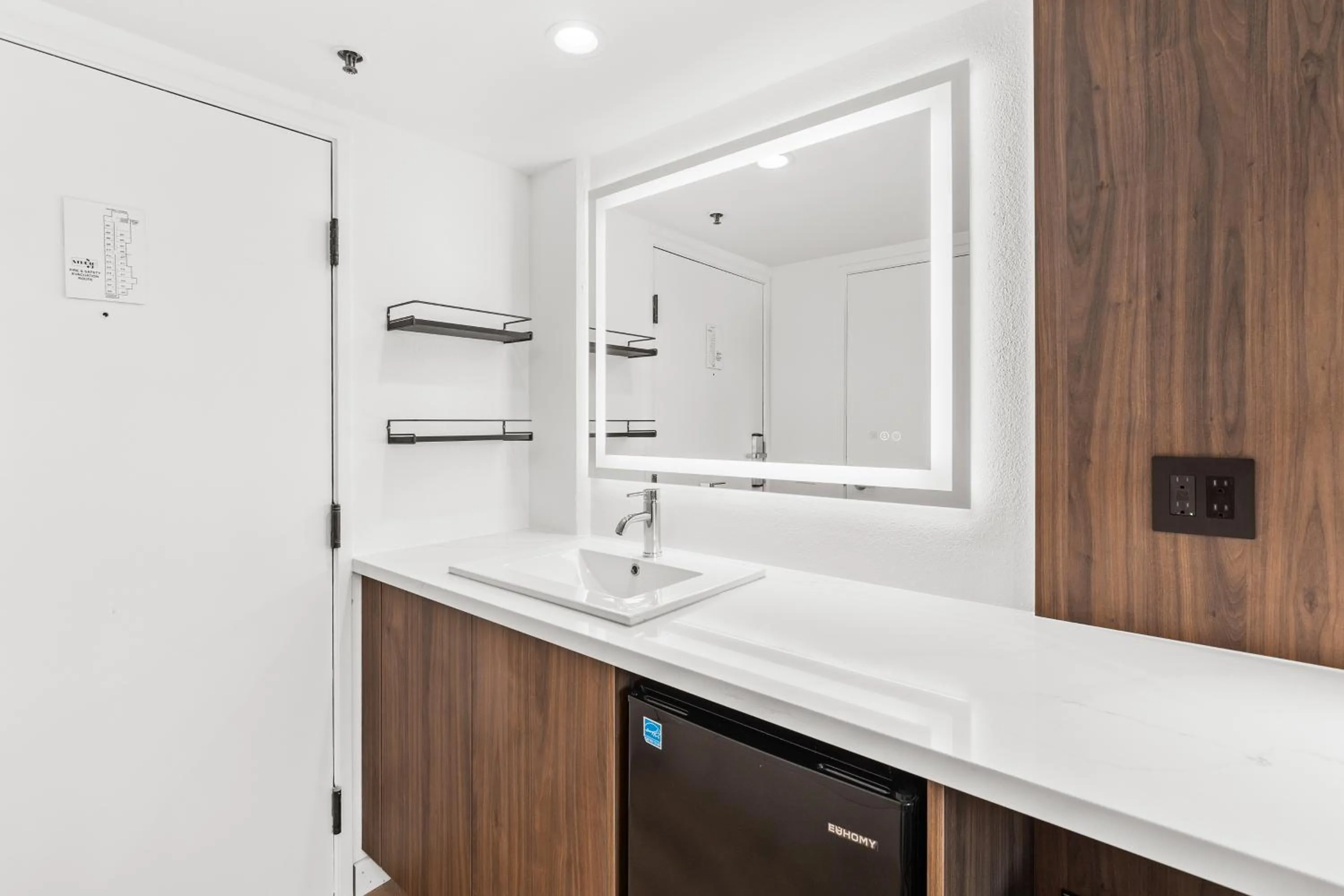 Uptown Inn - Limited Service Apart-Hotel