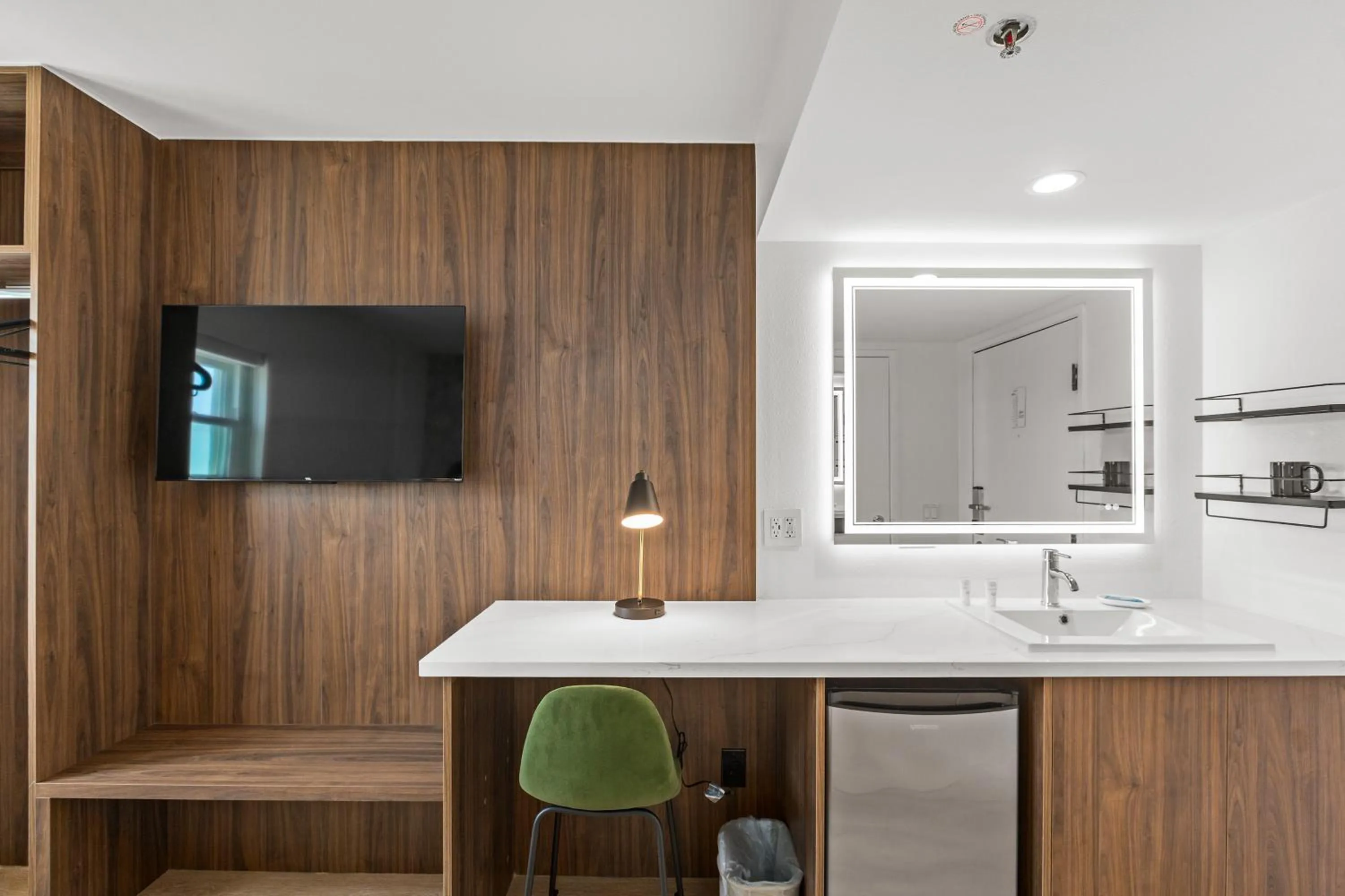 Uptown Inn - Limited Service Apart-Hotel