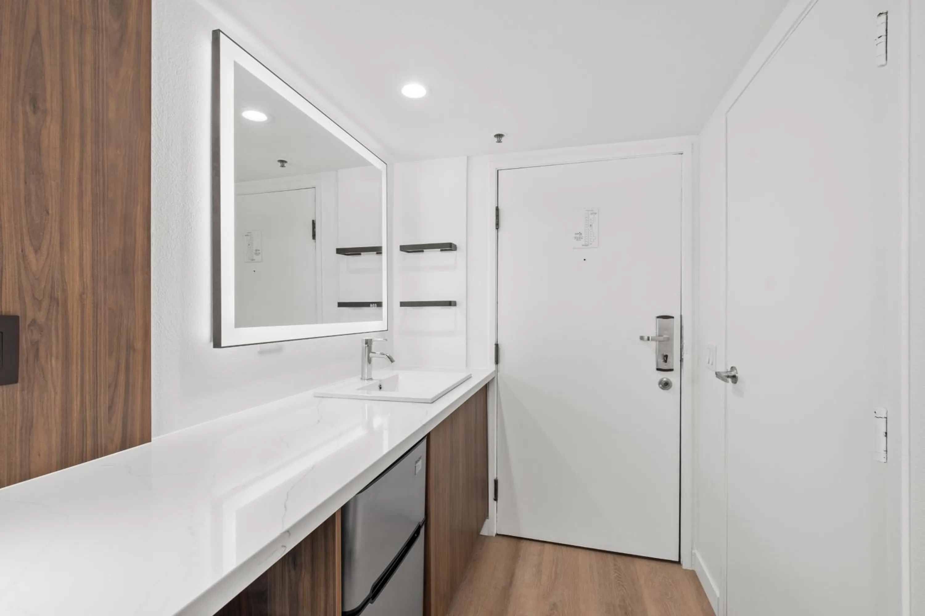 Uptown Inn - Limited Service Apart-Hotel