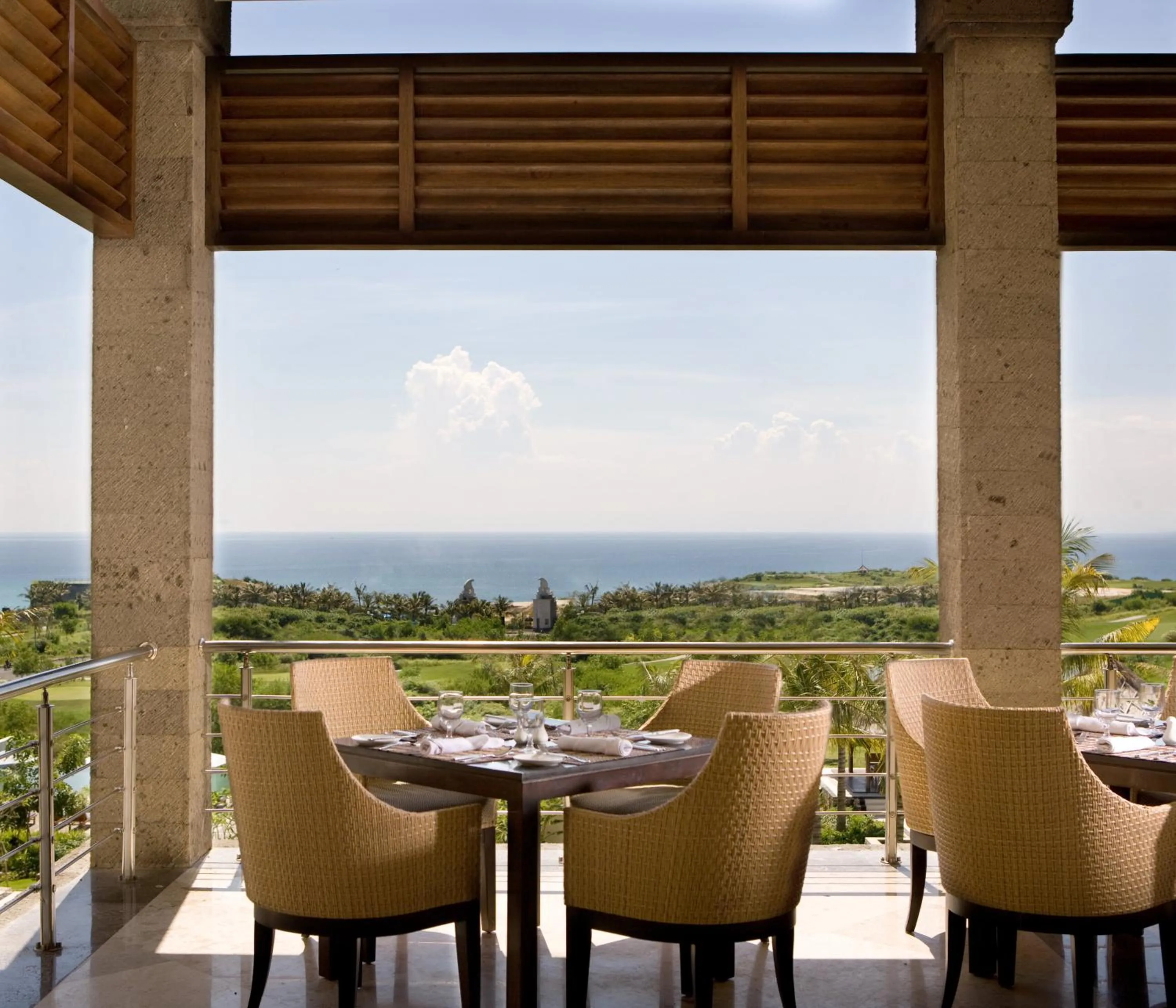 Restaurant/places to eat in New Kuta Hotel by LORIN