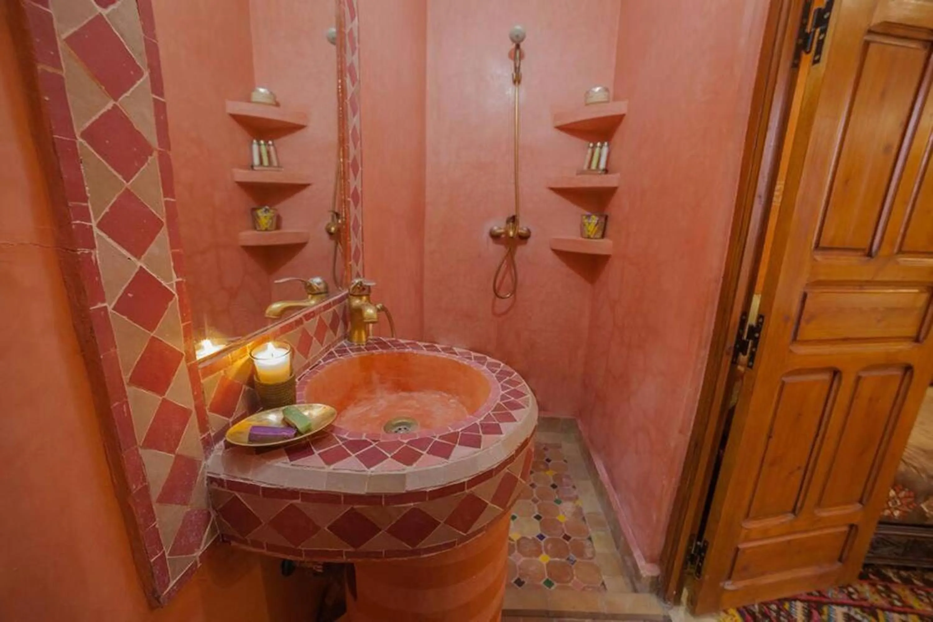 Shower in Riad Ikalimo 1