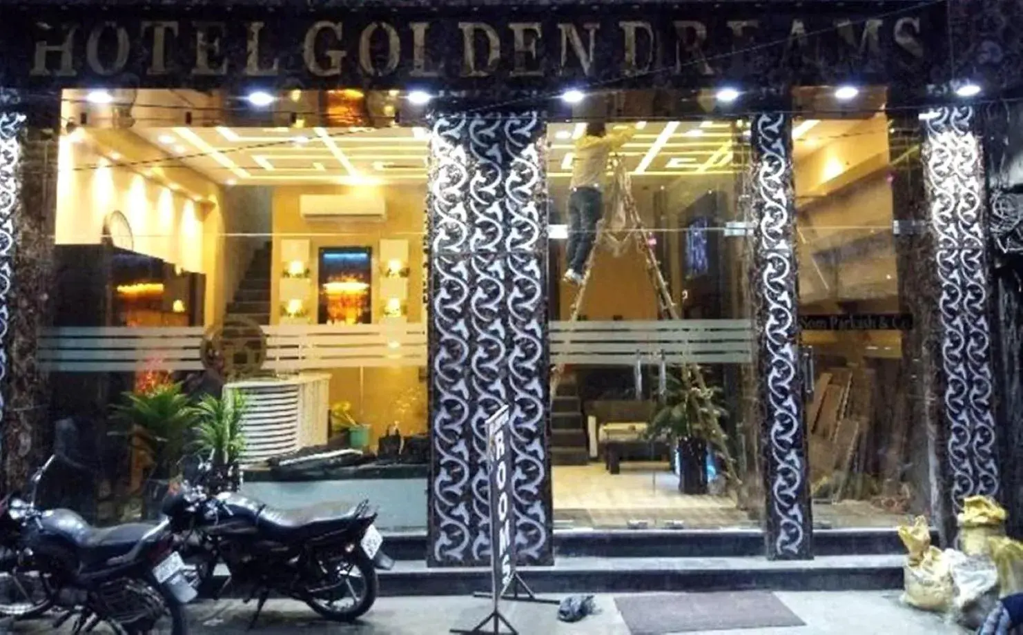 HOTEL GOLDEN DREAMS HOTEL GOLDEN DREAMS