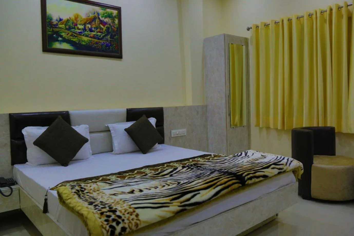 Bed in HOTEL GOLDEN DREAMS