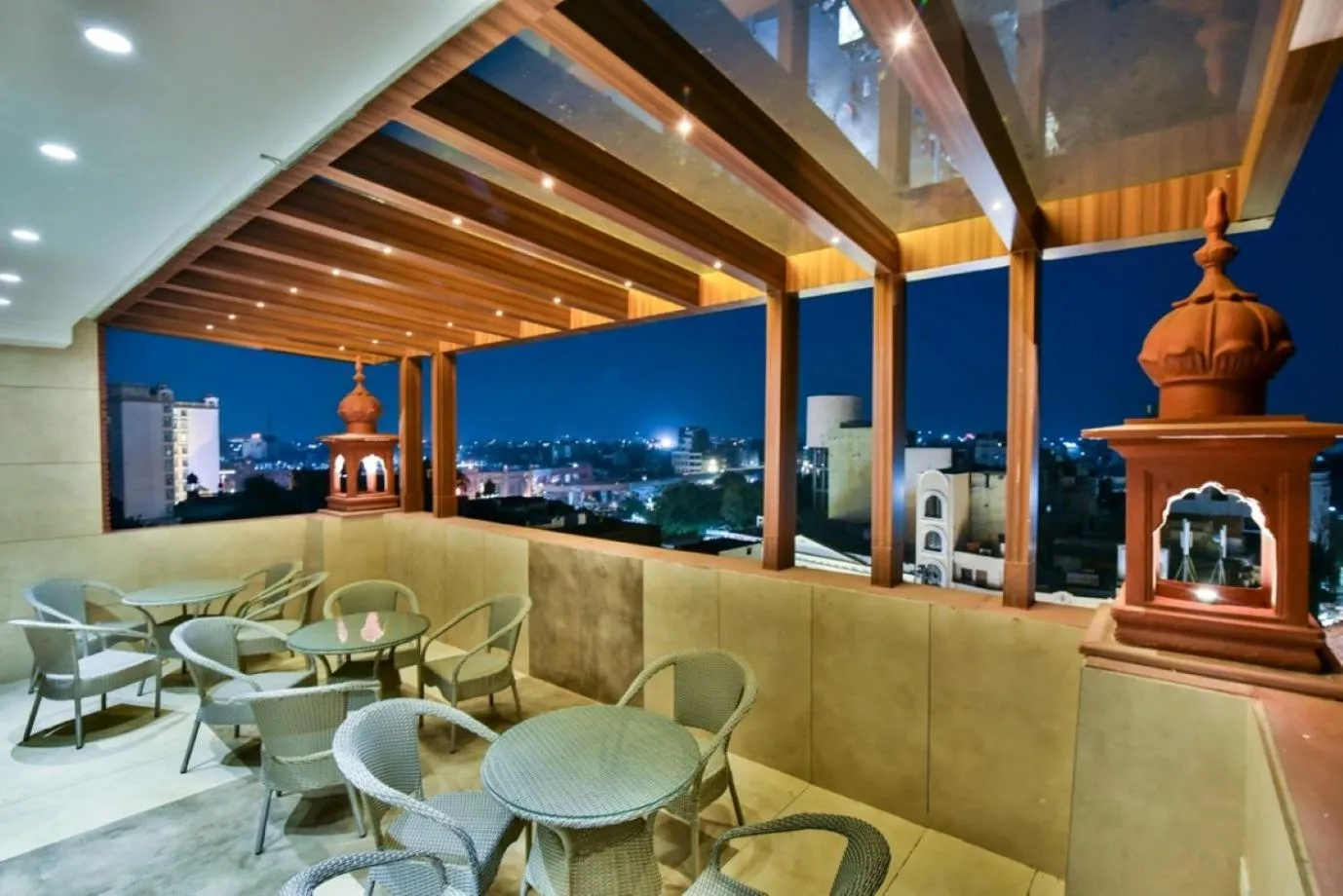 Restaurant/places to eat in HOTEL GOLDEN DREAMS