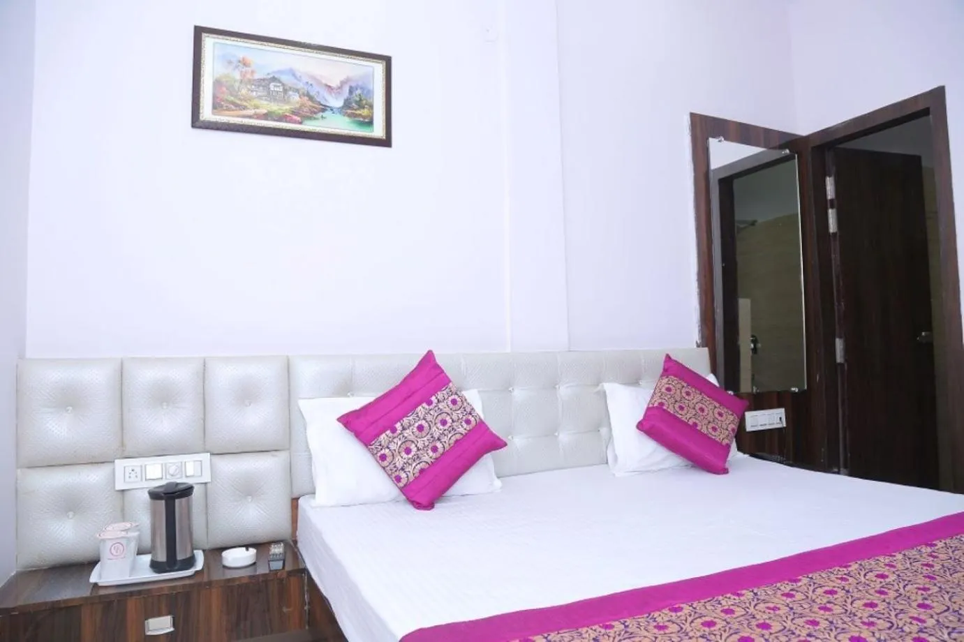 Bedroom in HOTEL GOLDEN DREAMS