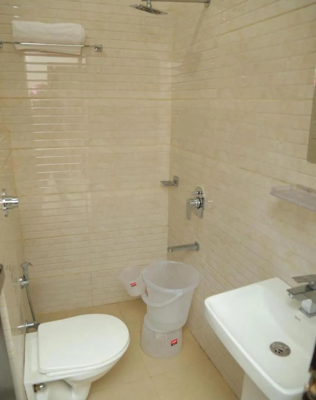 Bathroom in HOTEL GOLDEN DREAMS