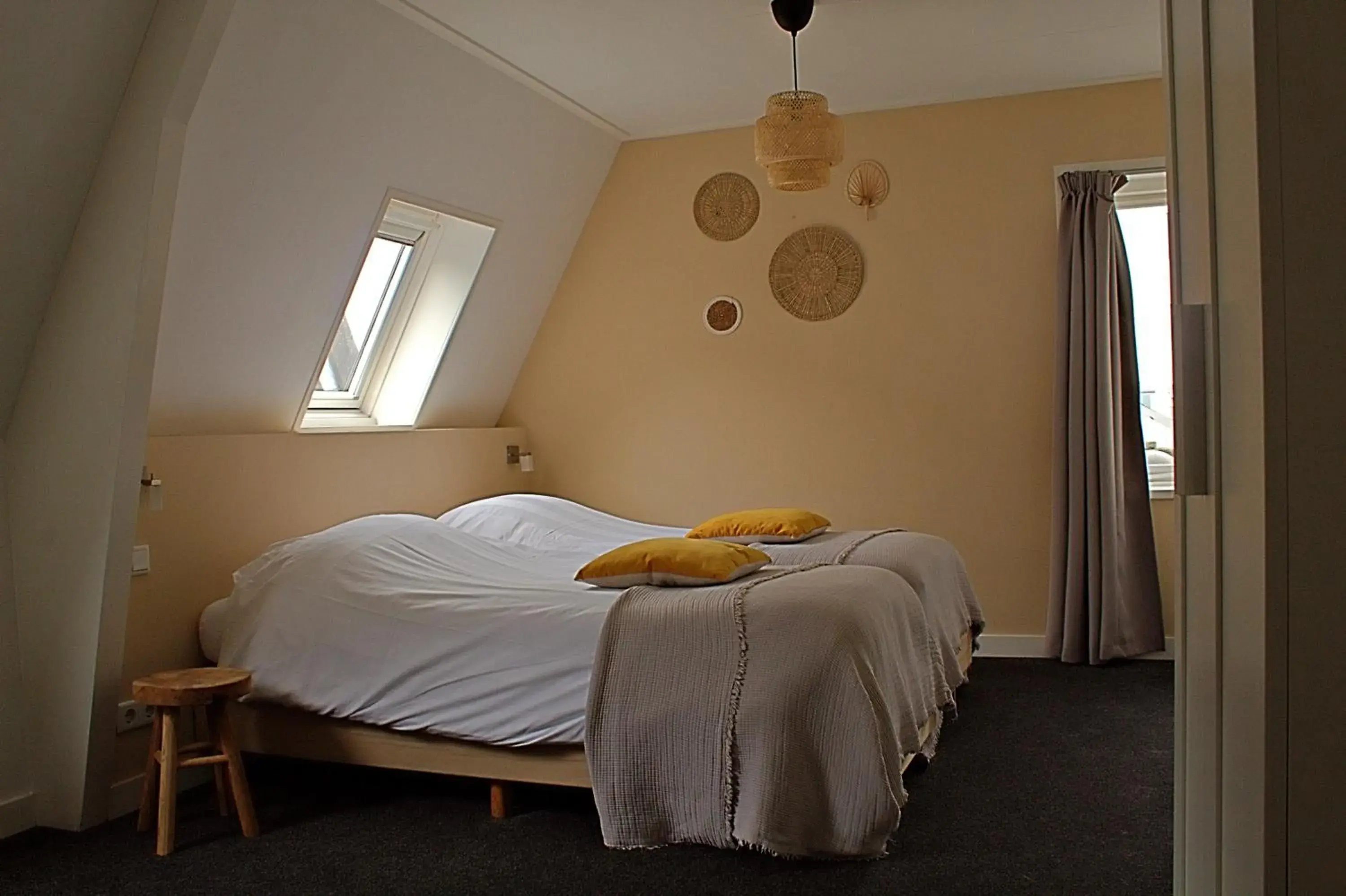 Double Room with Private Bathroom - single occupancy in Het Wapen van Noordwijkerhout Double Room with Private Bathroom - single occupancy in Het Wapen van Noordwijkerhout