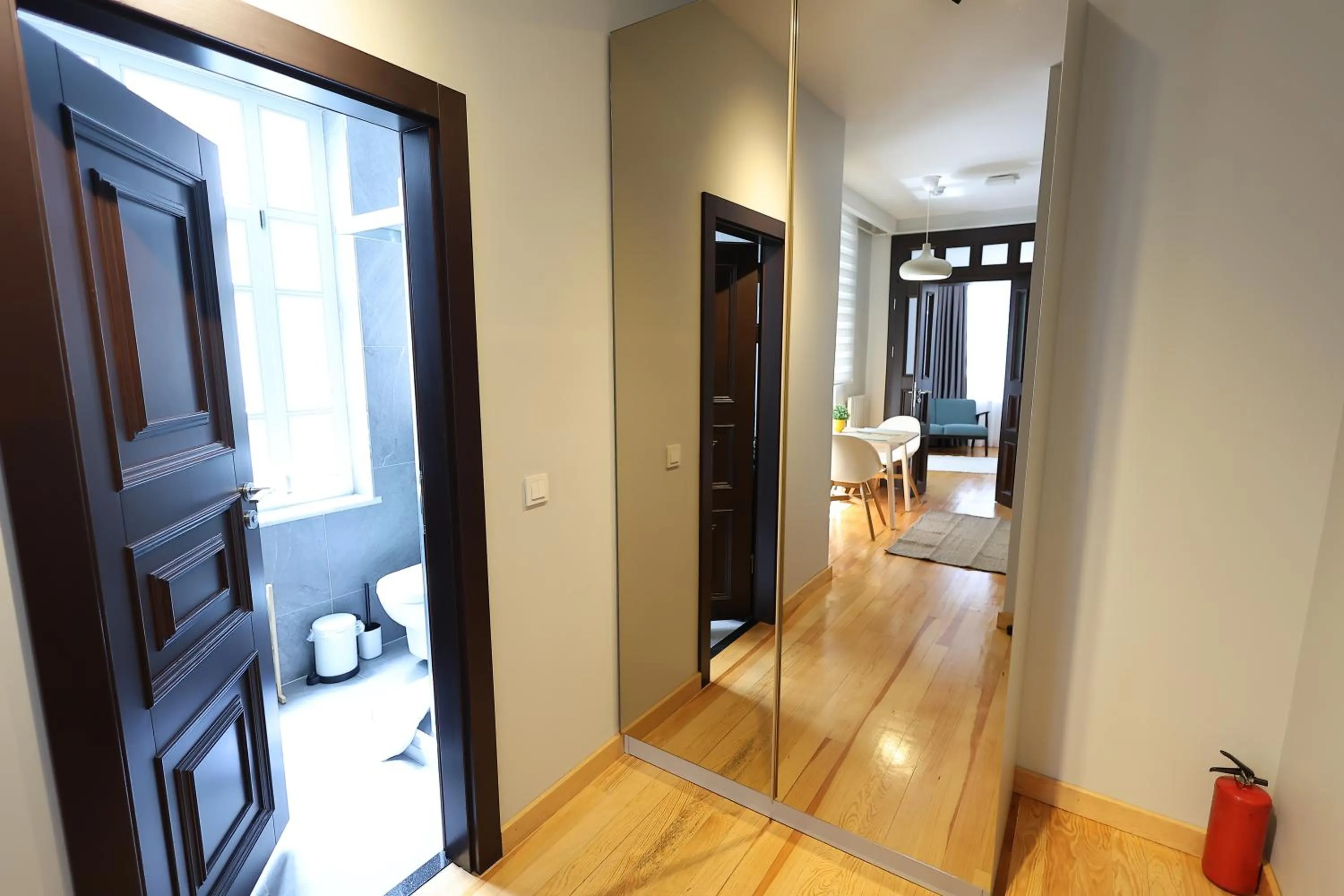 wardrobe in İstanbul Guesthouse